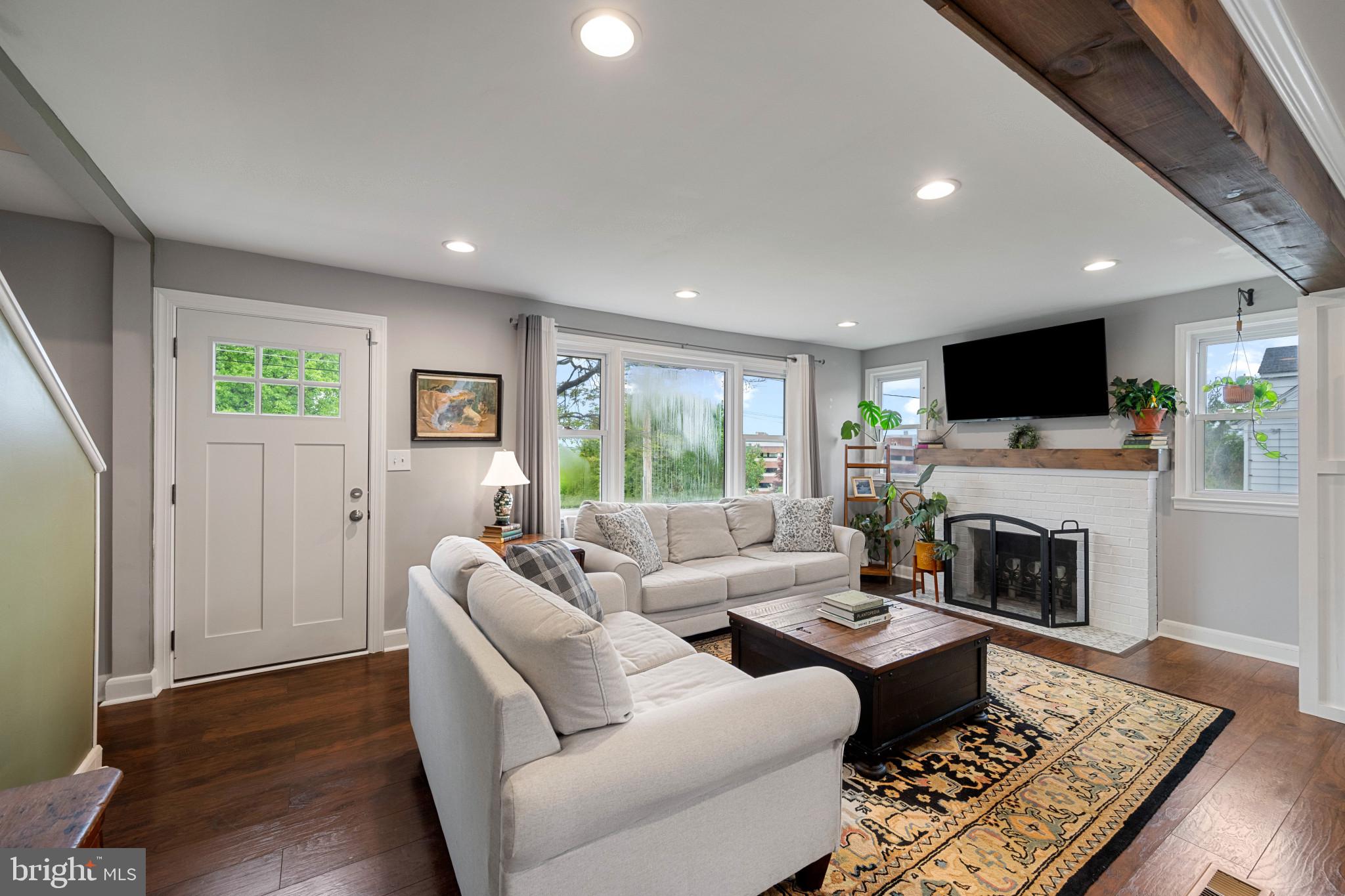 PINE KNOLL - Residential