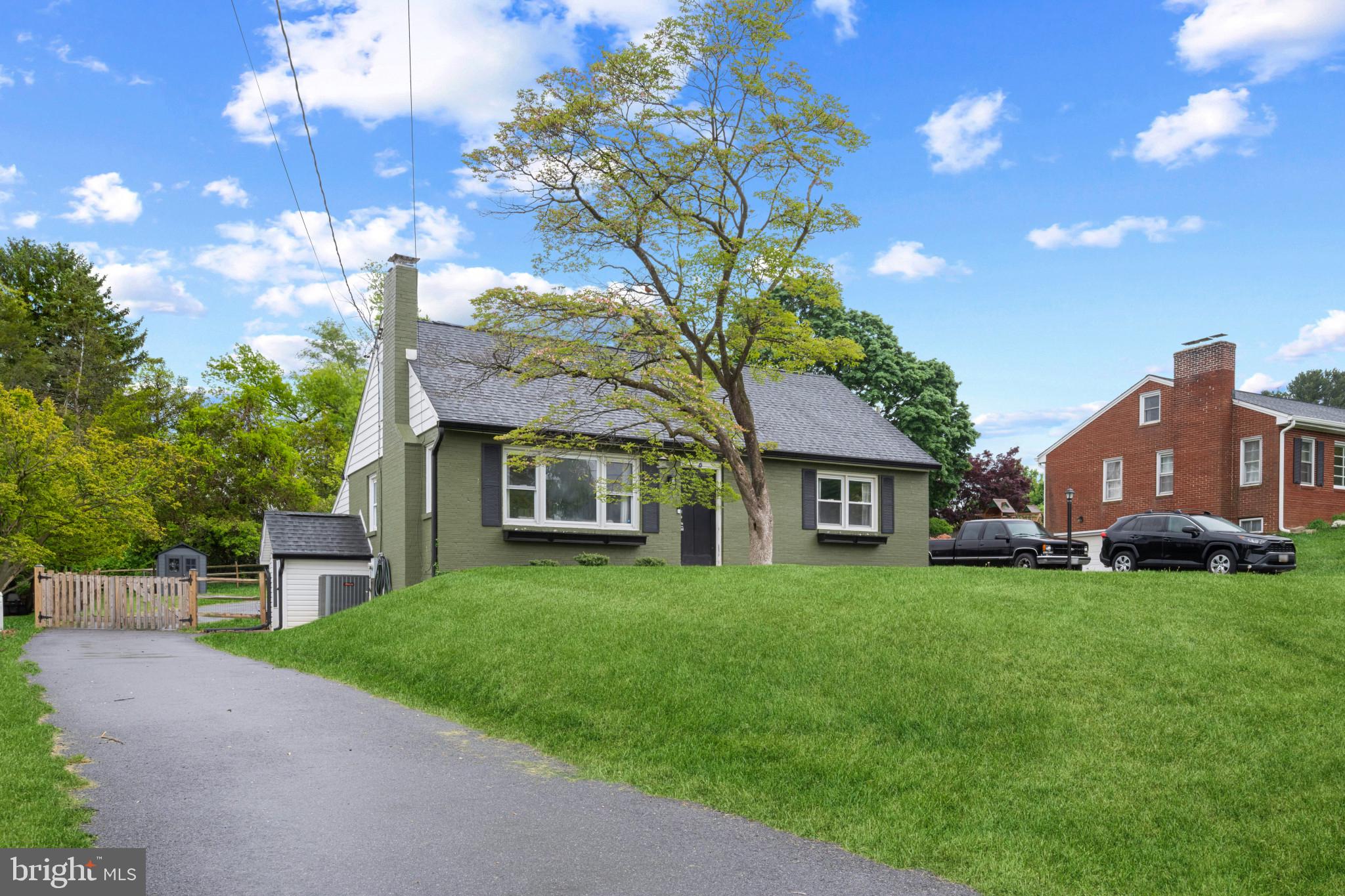 PINE KNOLL - Residential