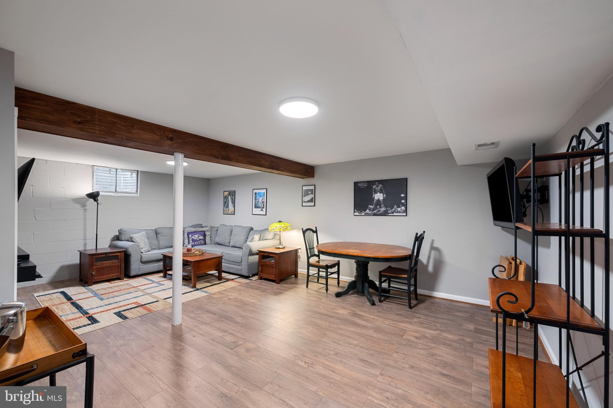 PINE KNOLL - Residential