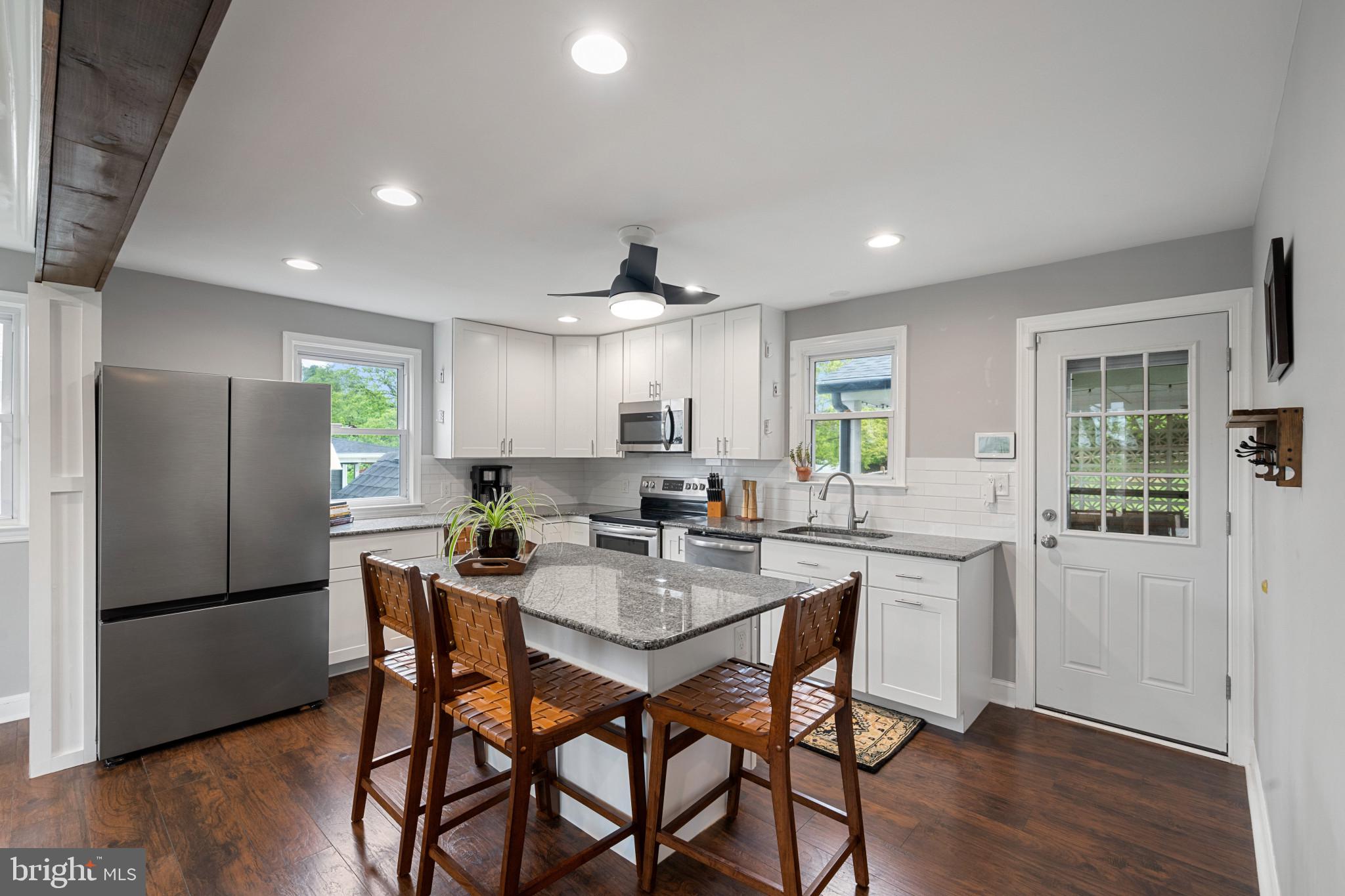 PINE KNOLL - Residential