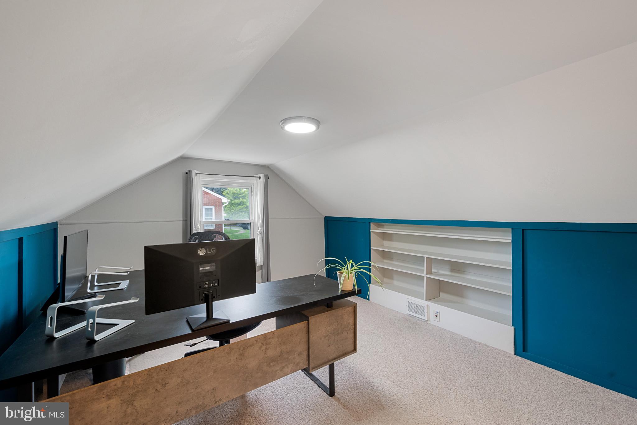 PINE KNOLL - Residential