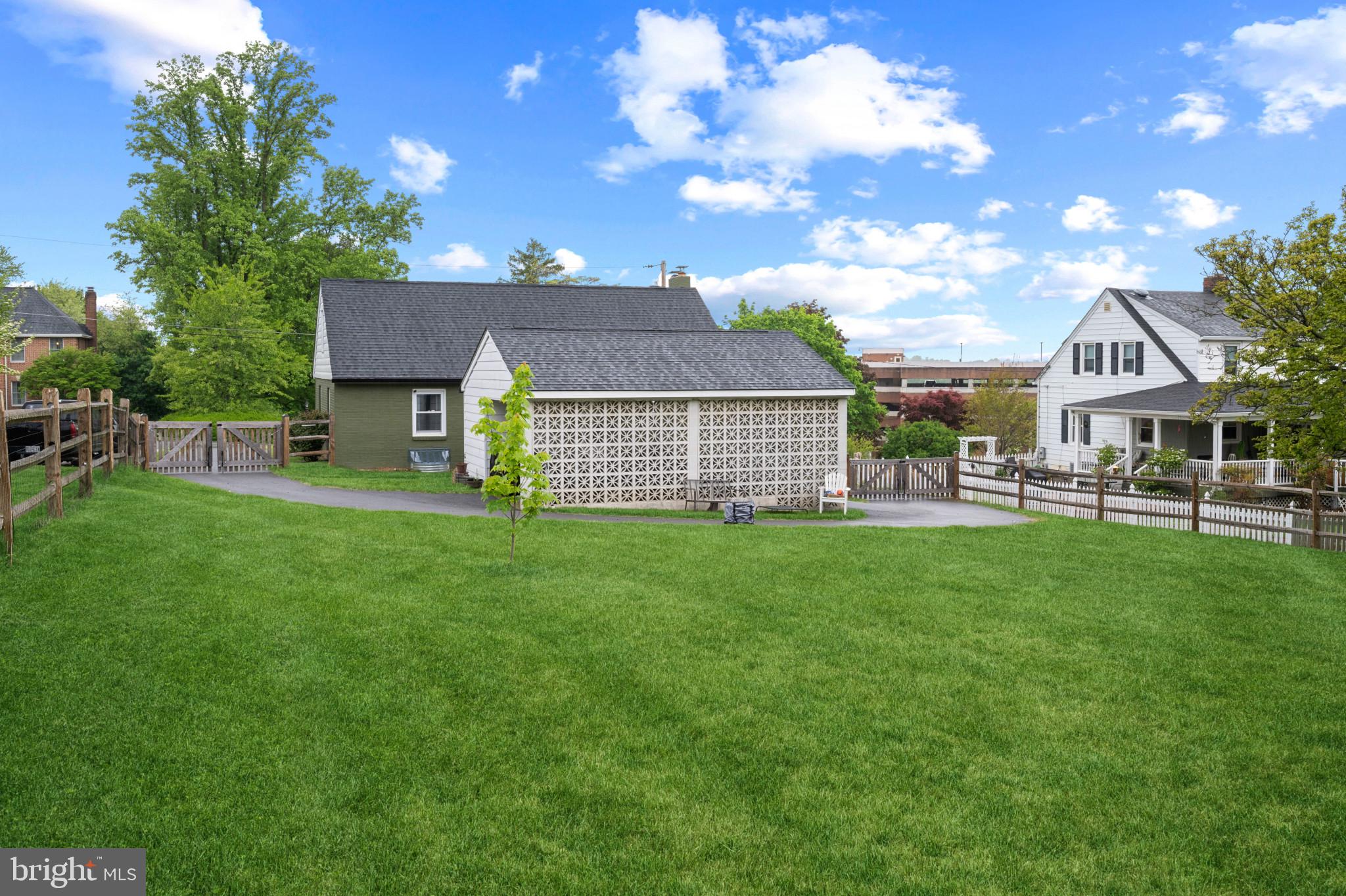 PINE KNOLL - Residential