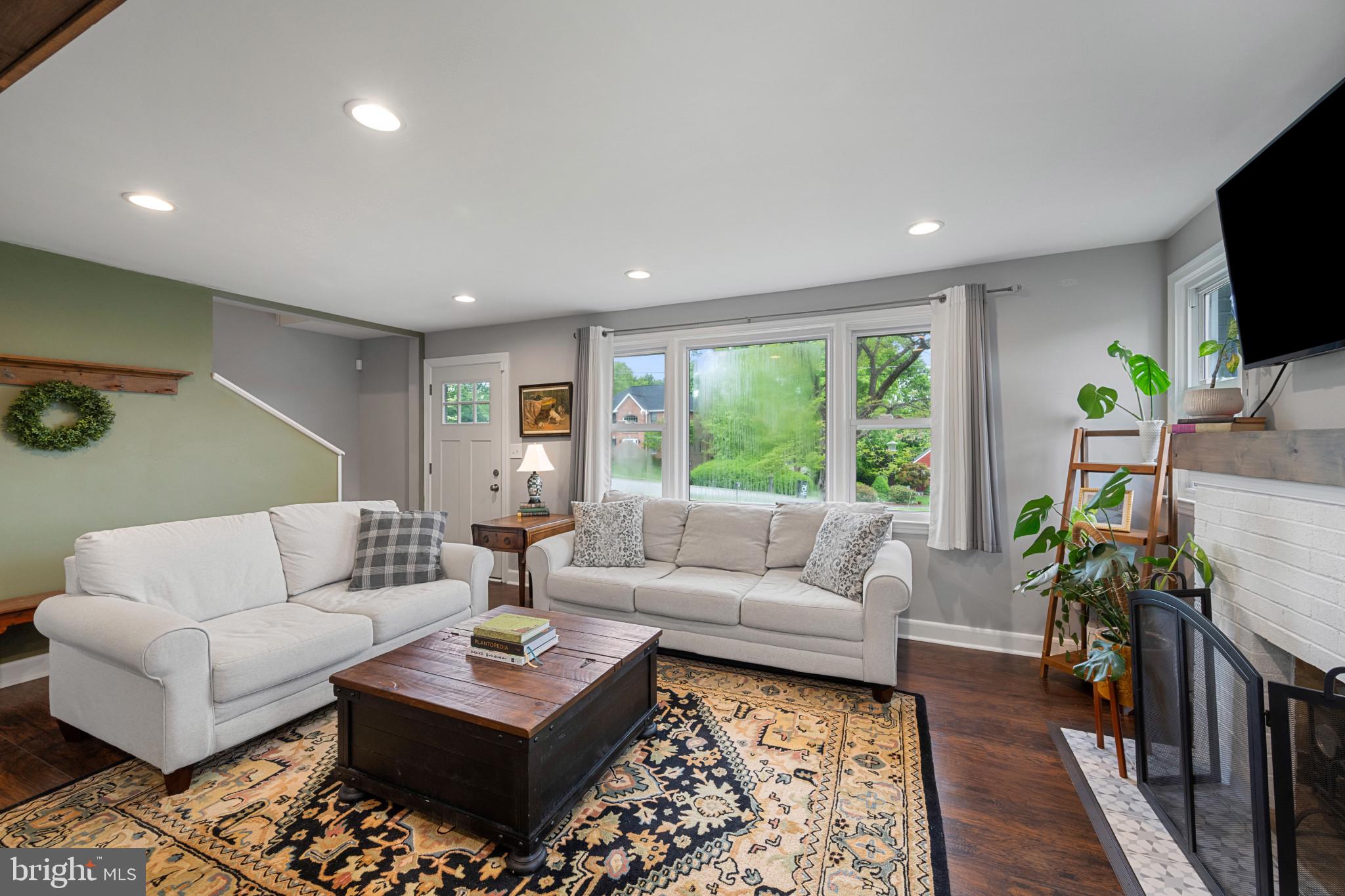 PINE KNOLL - Residential