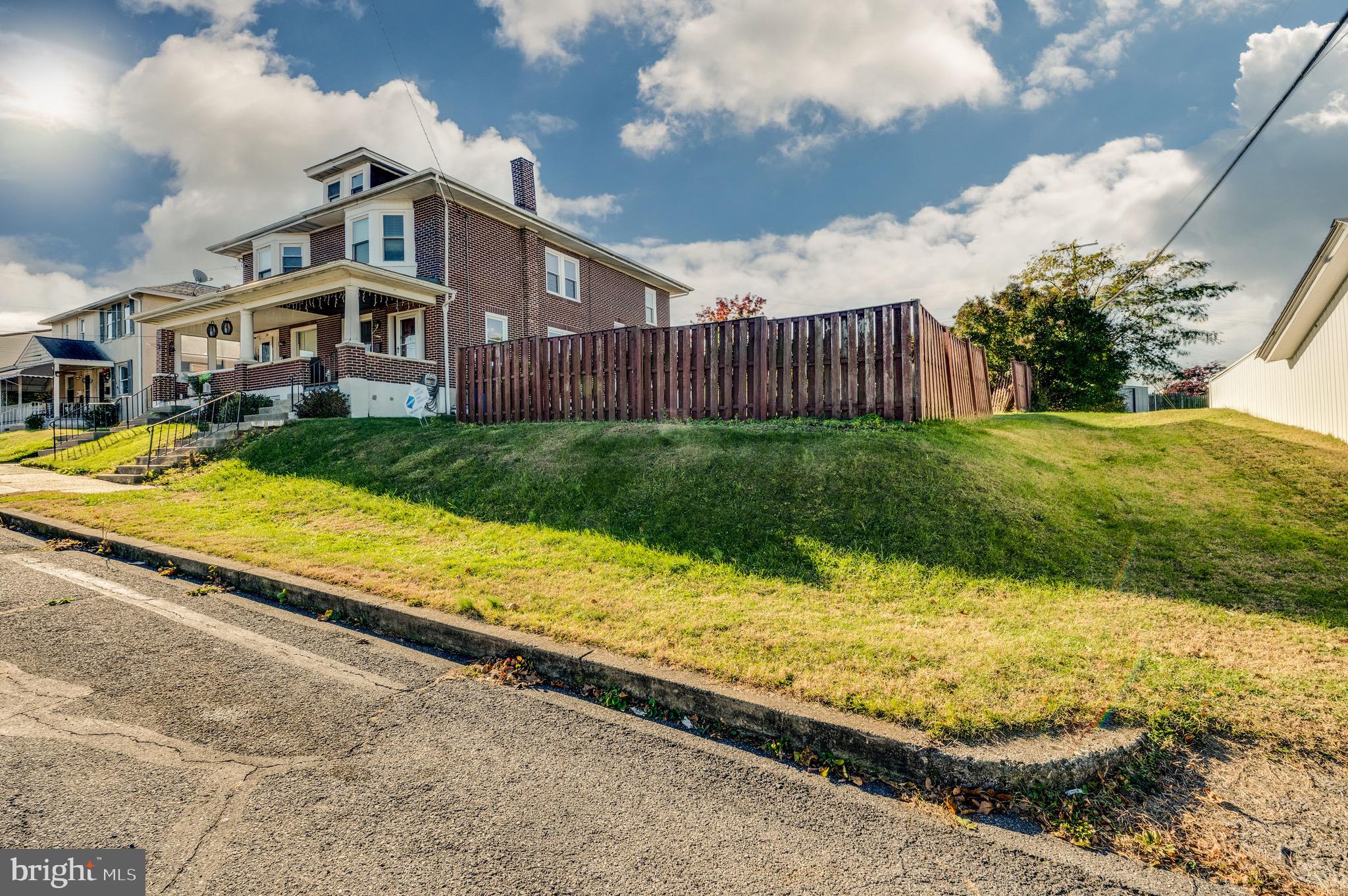 212 ARLINGTON STREET