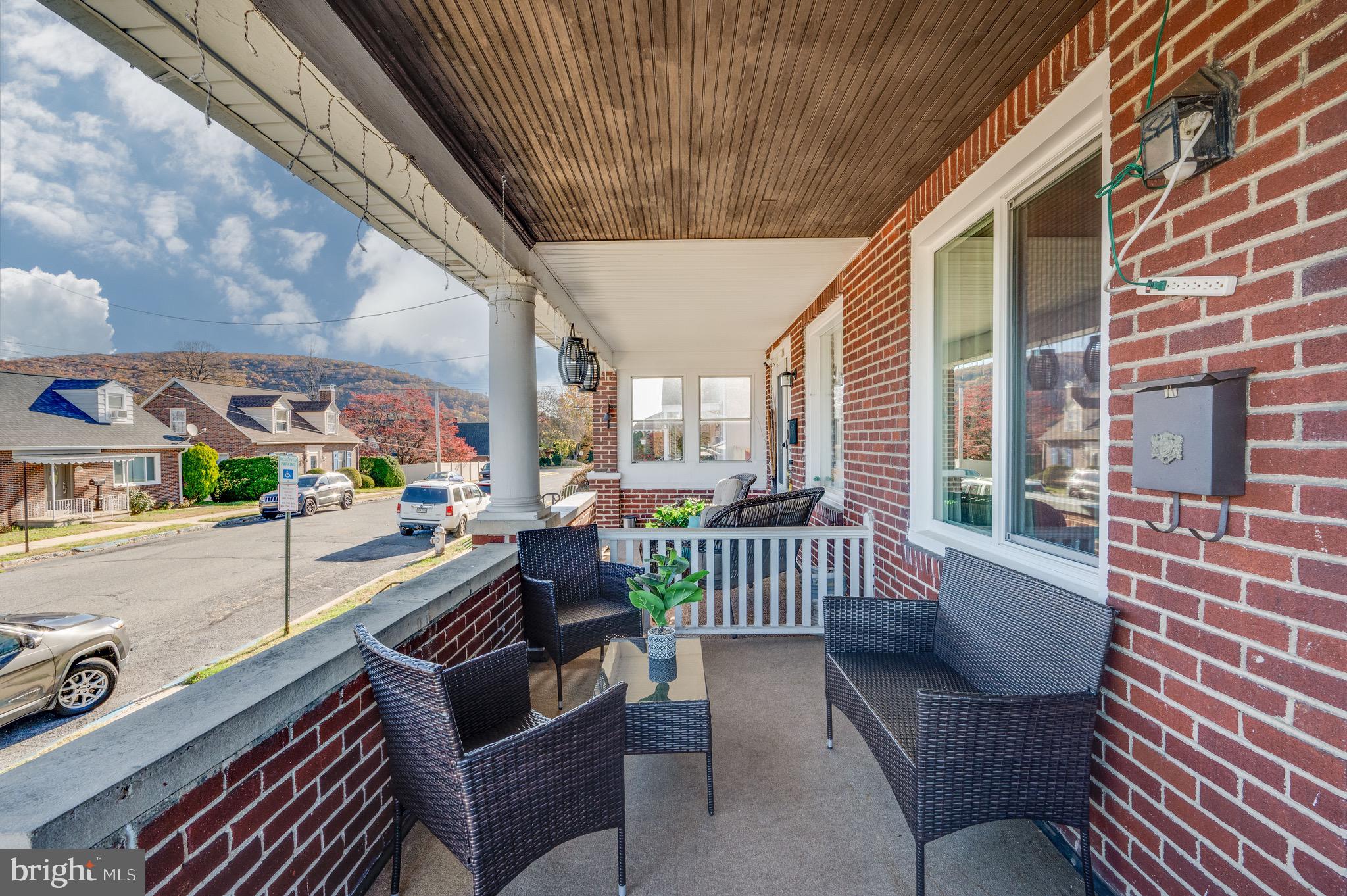 212 ARLINGTON STREET