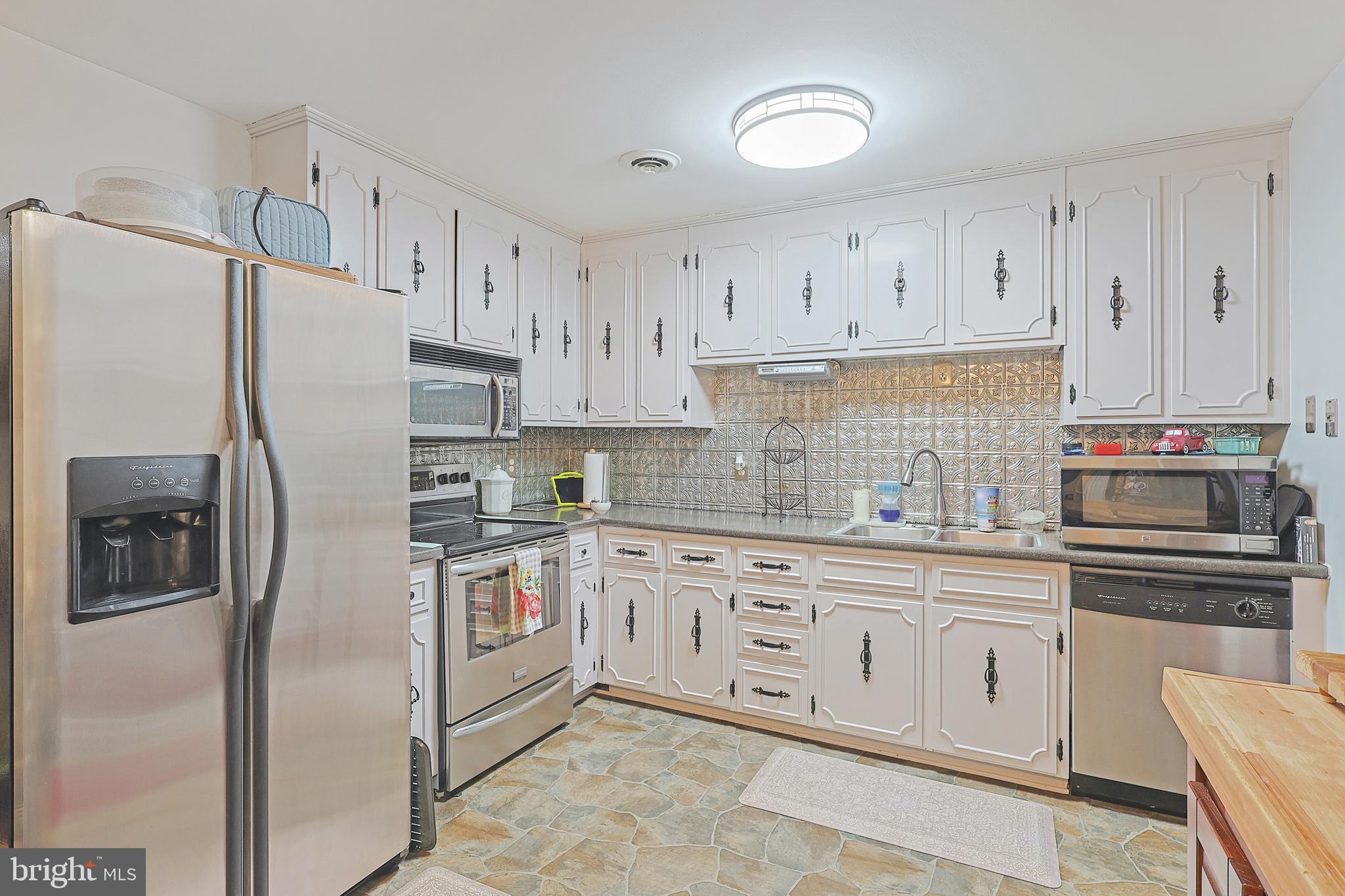 AMCELLE ACRES - Residential