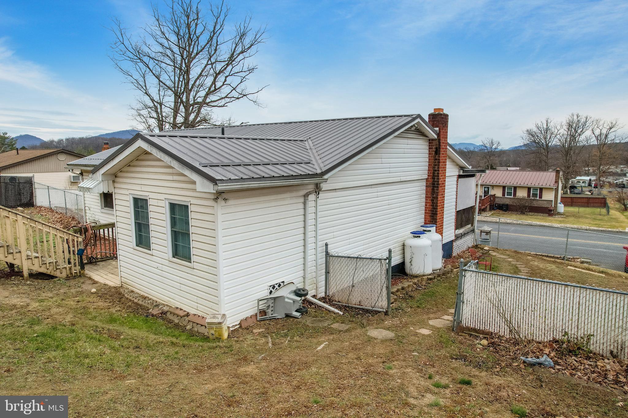 AMCELLE ACRES - Residential