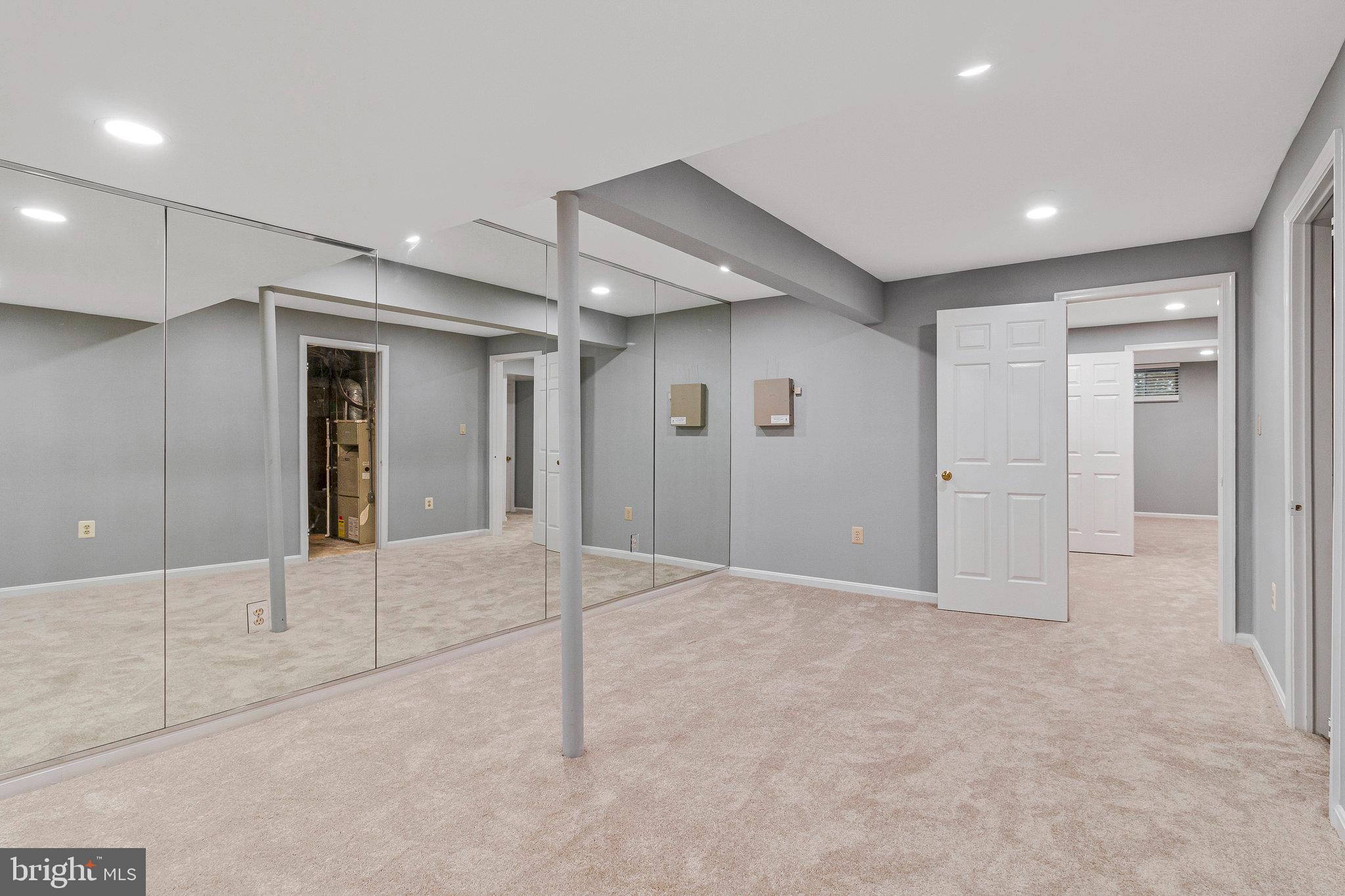 SIGNAL HILL CARRS - Residential Lease