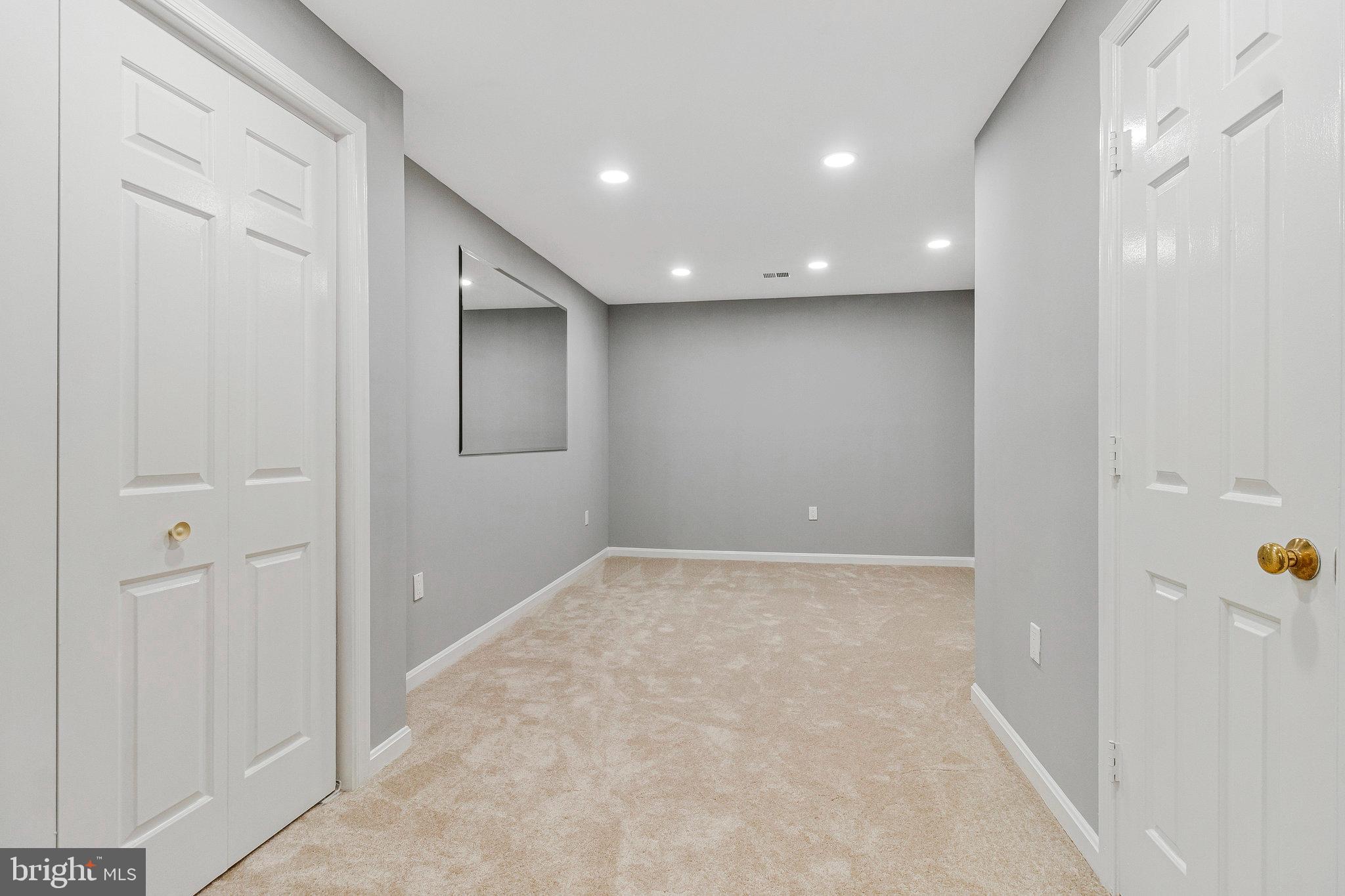 SIGNAL HILL CARRS - Residential Lease