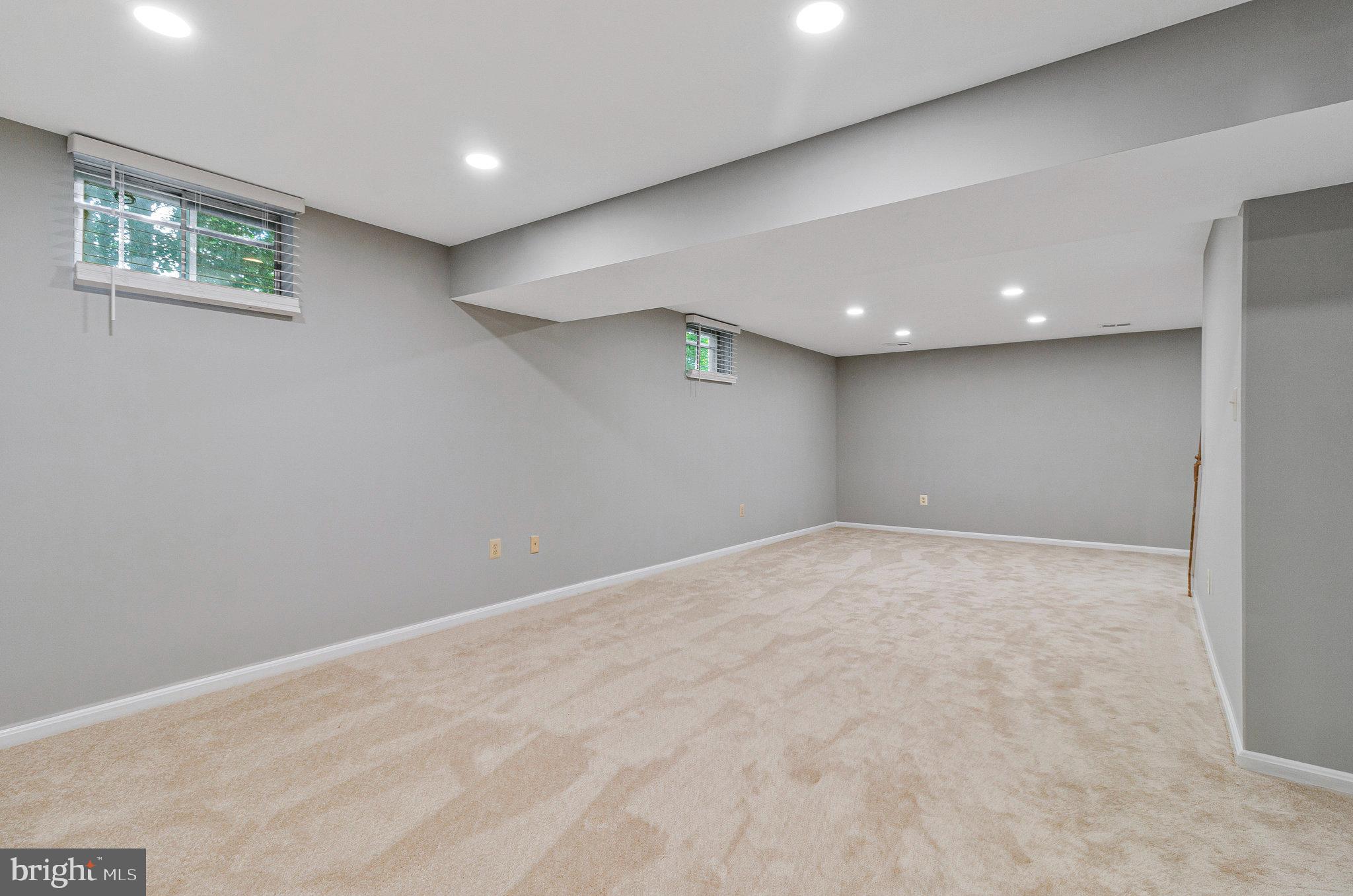 SIGNAL HILL CARRS - Residential Lease