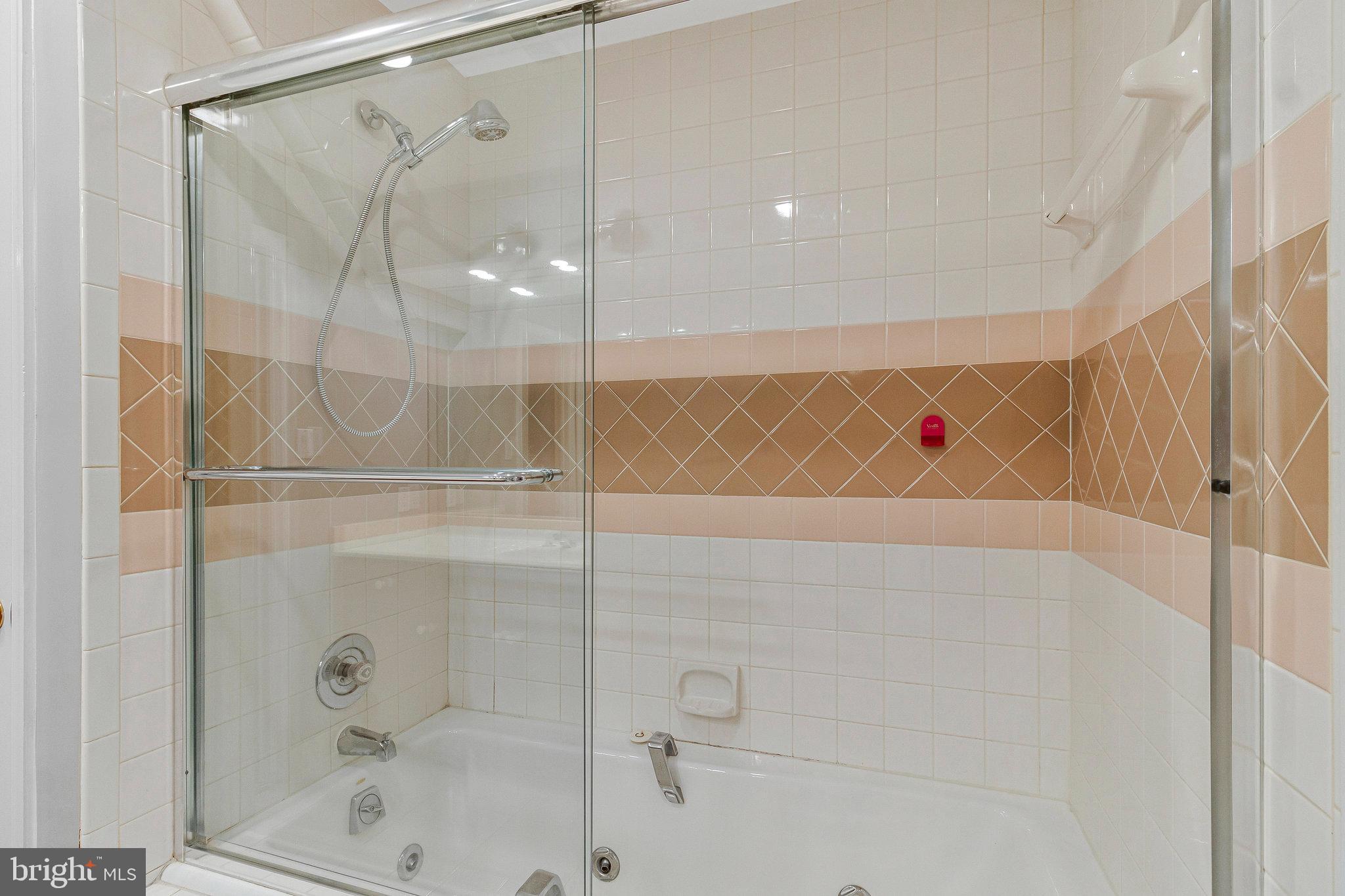 SIGNAL HILL CARRS - Residential Lease