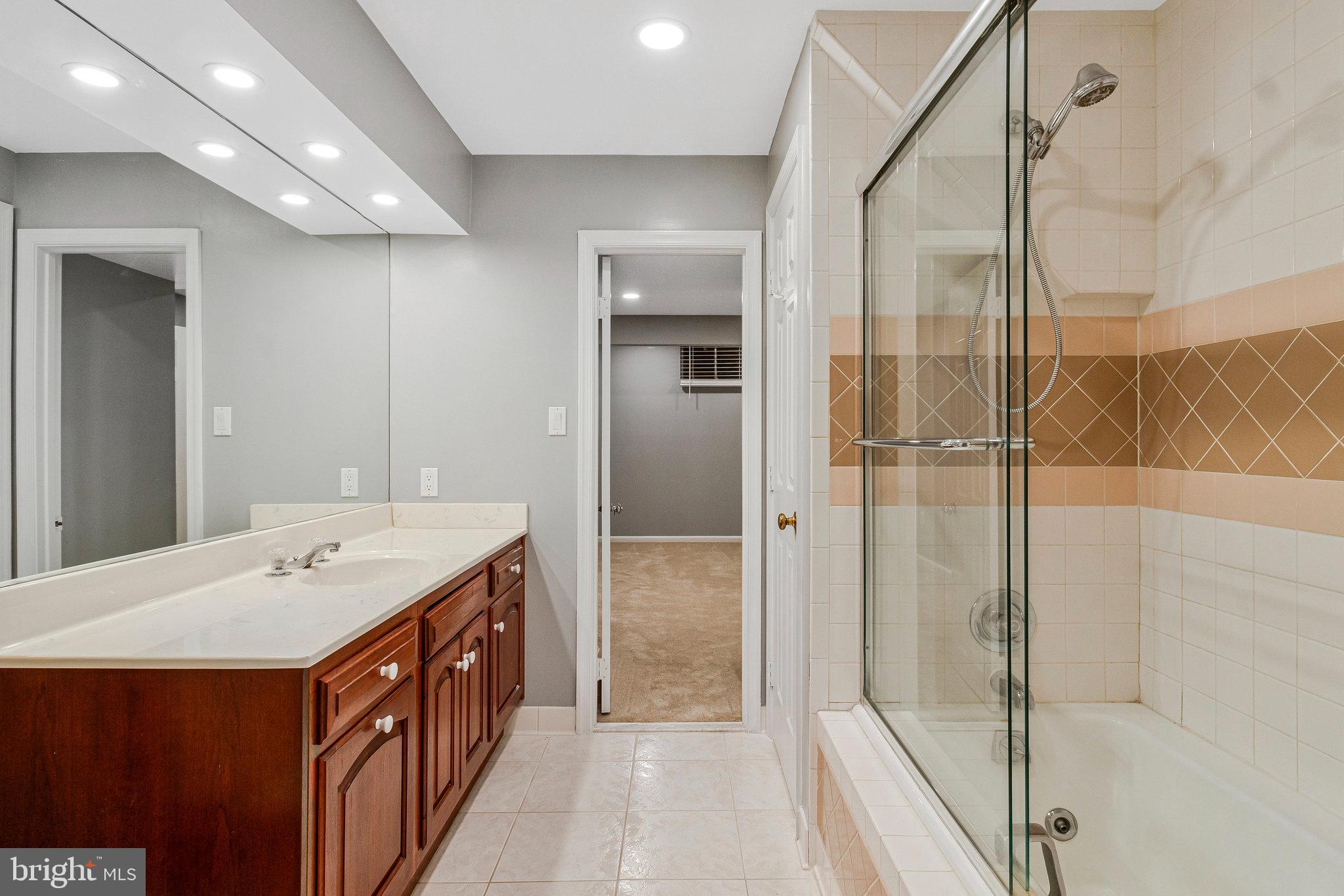 SIGNAL HILL CARRS - Residential Lease