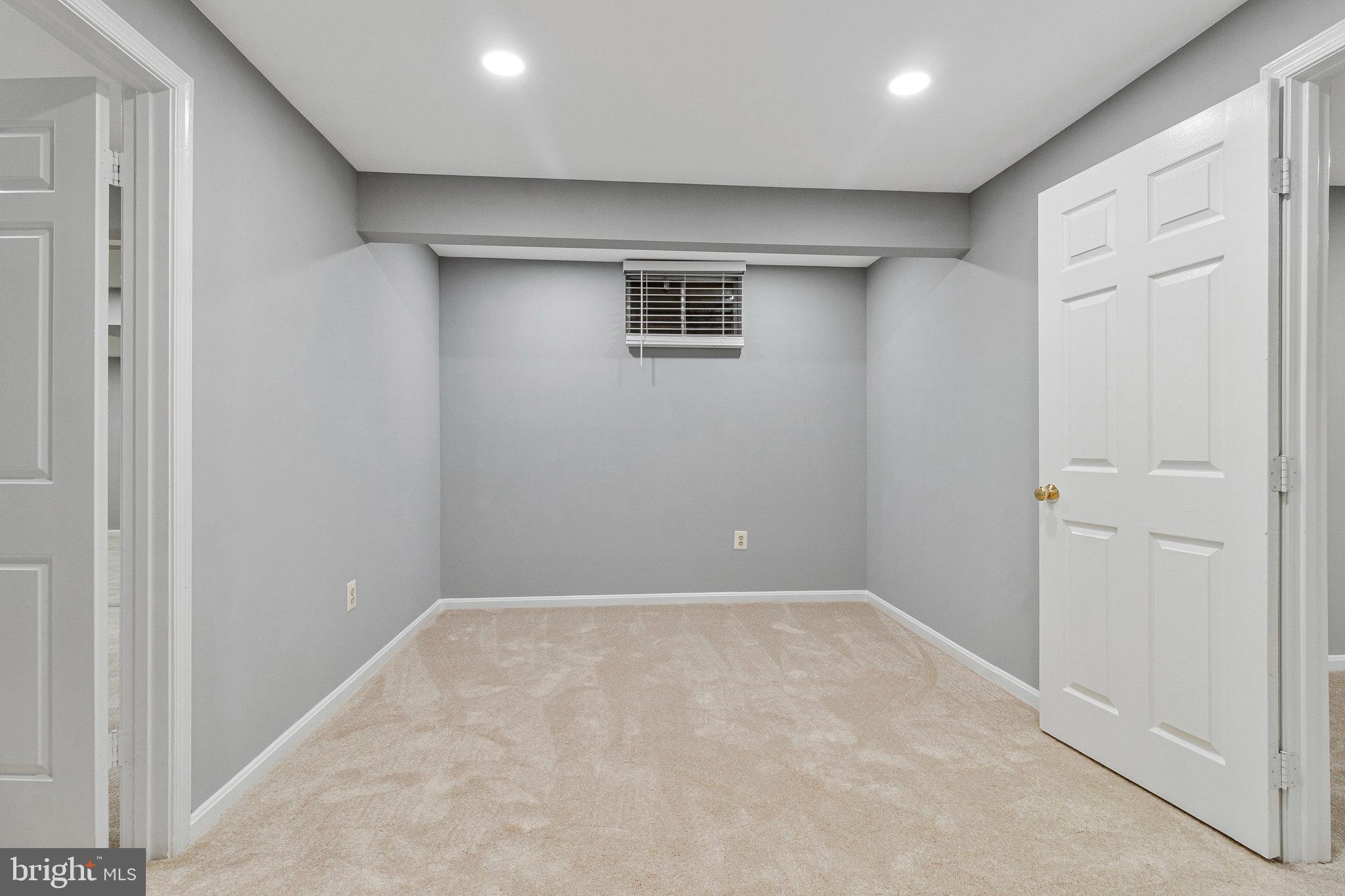 SIGNAL HILL CARRS - Residential Lease