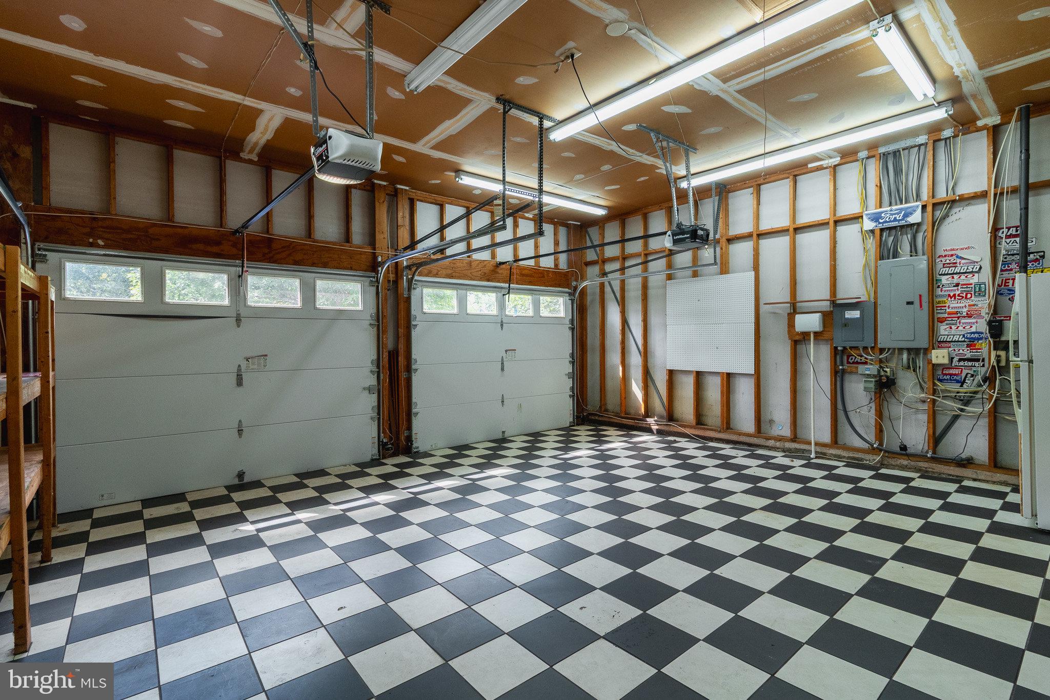 SIGNAL HILL CARRS - Residential Lease