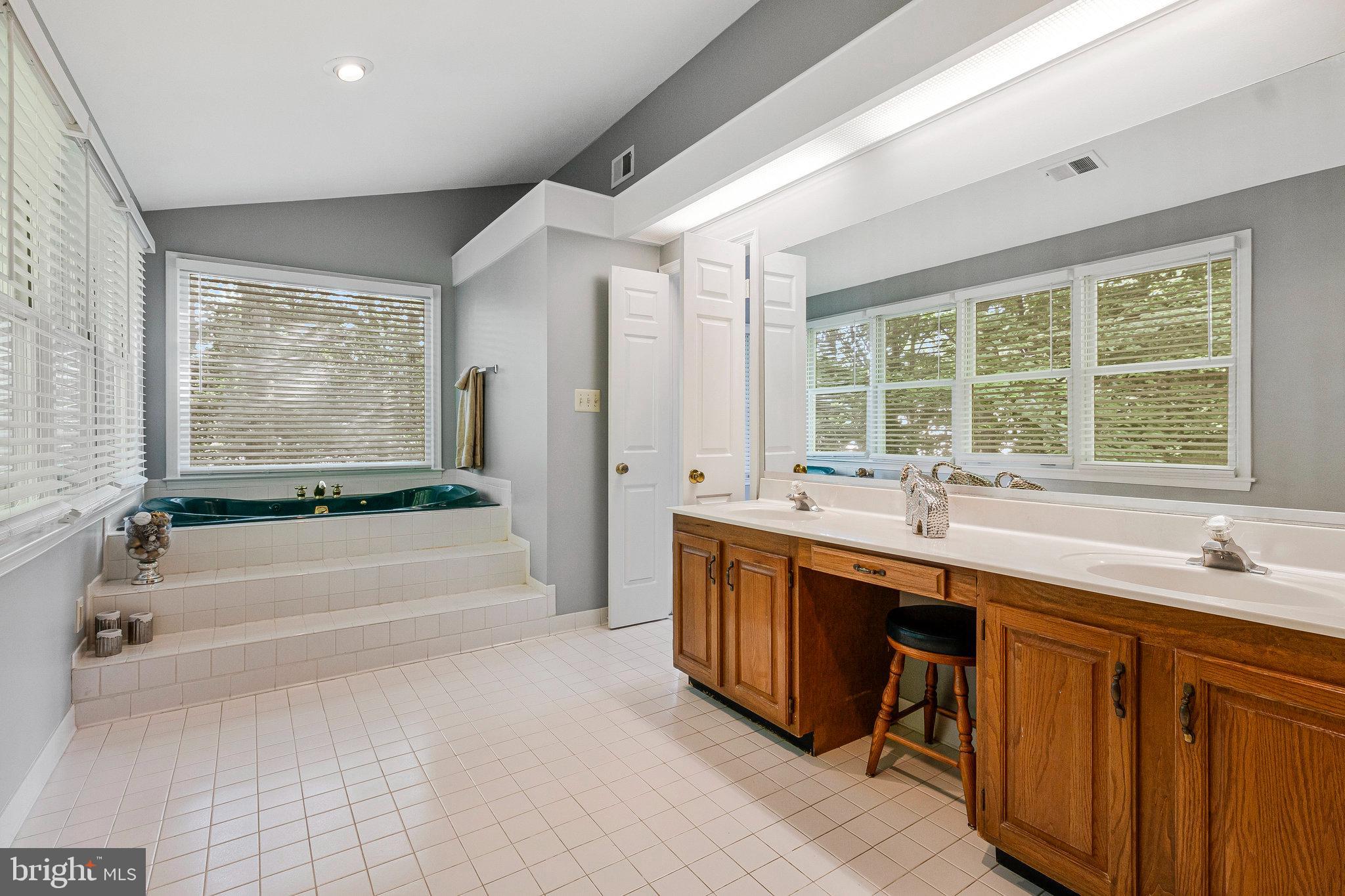 SIGNAL HILL CARRS - Residential Lease