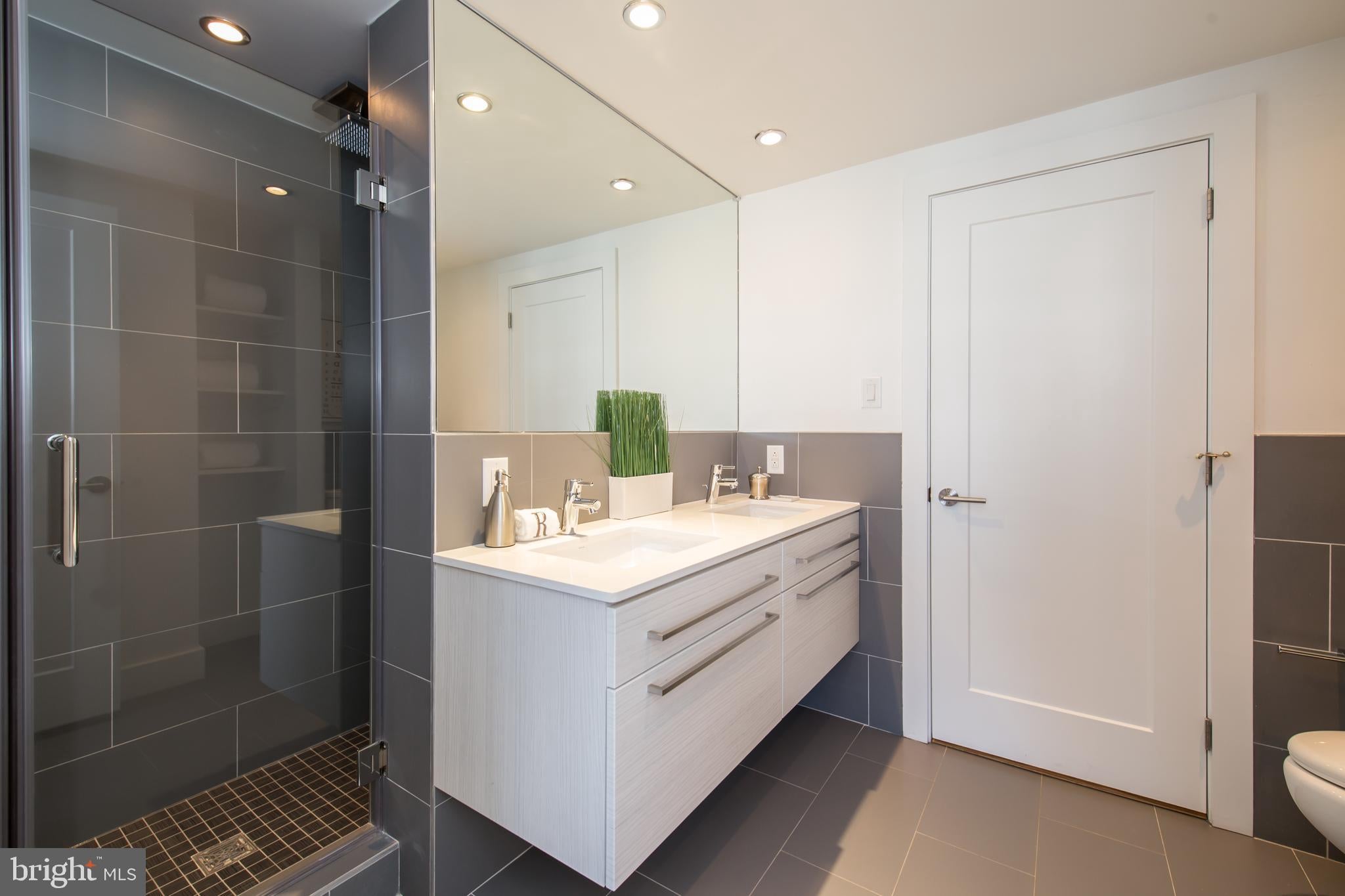 633 W RITTENHOUSE STREET 2BR