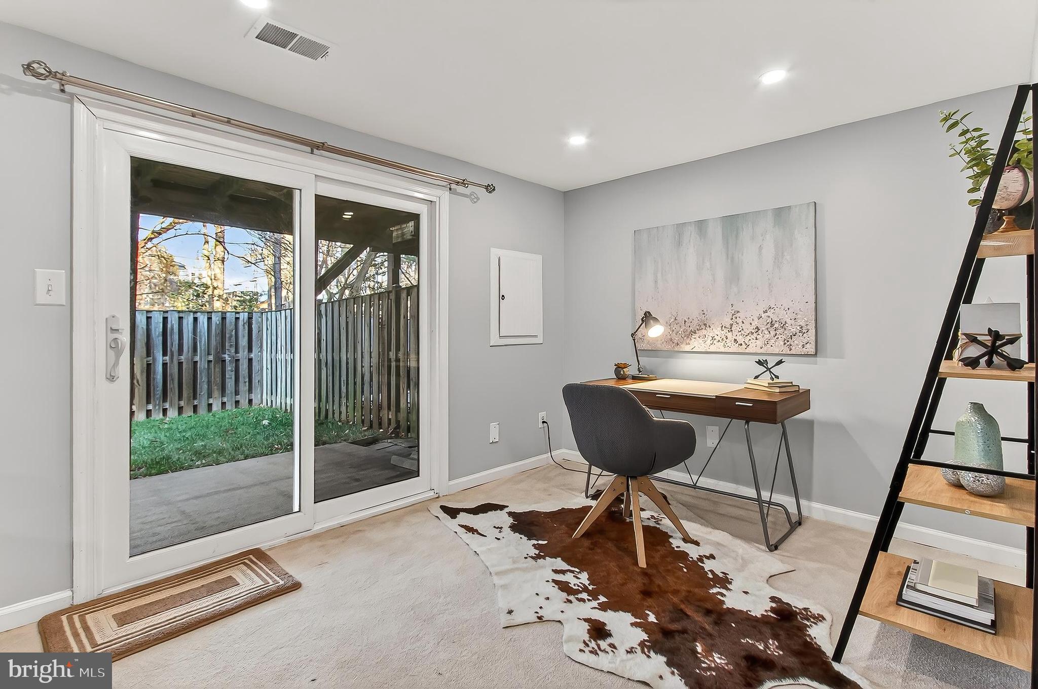 LONDON COMMONS - Residential