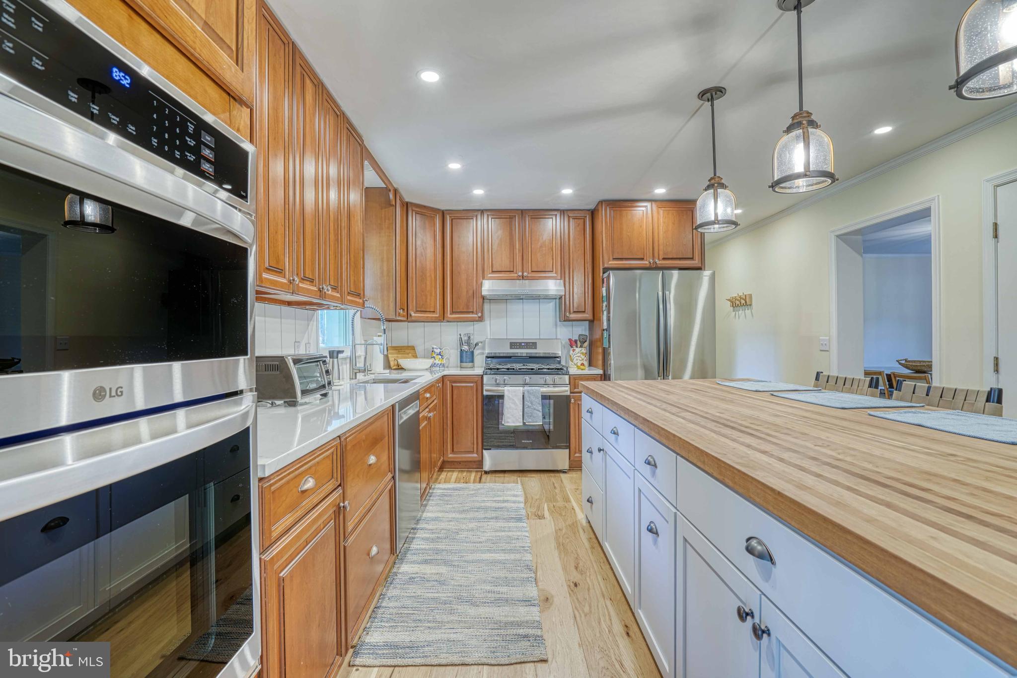 ARCADIA SHORES - Residential Lease