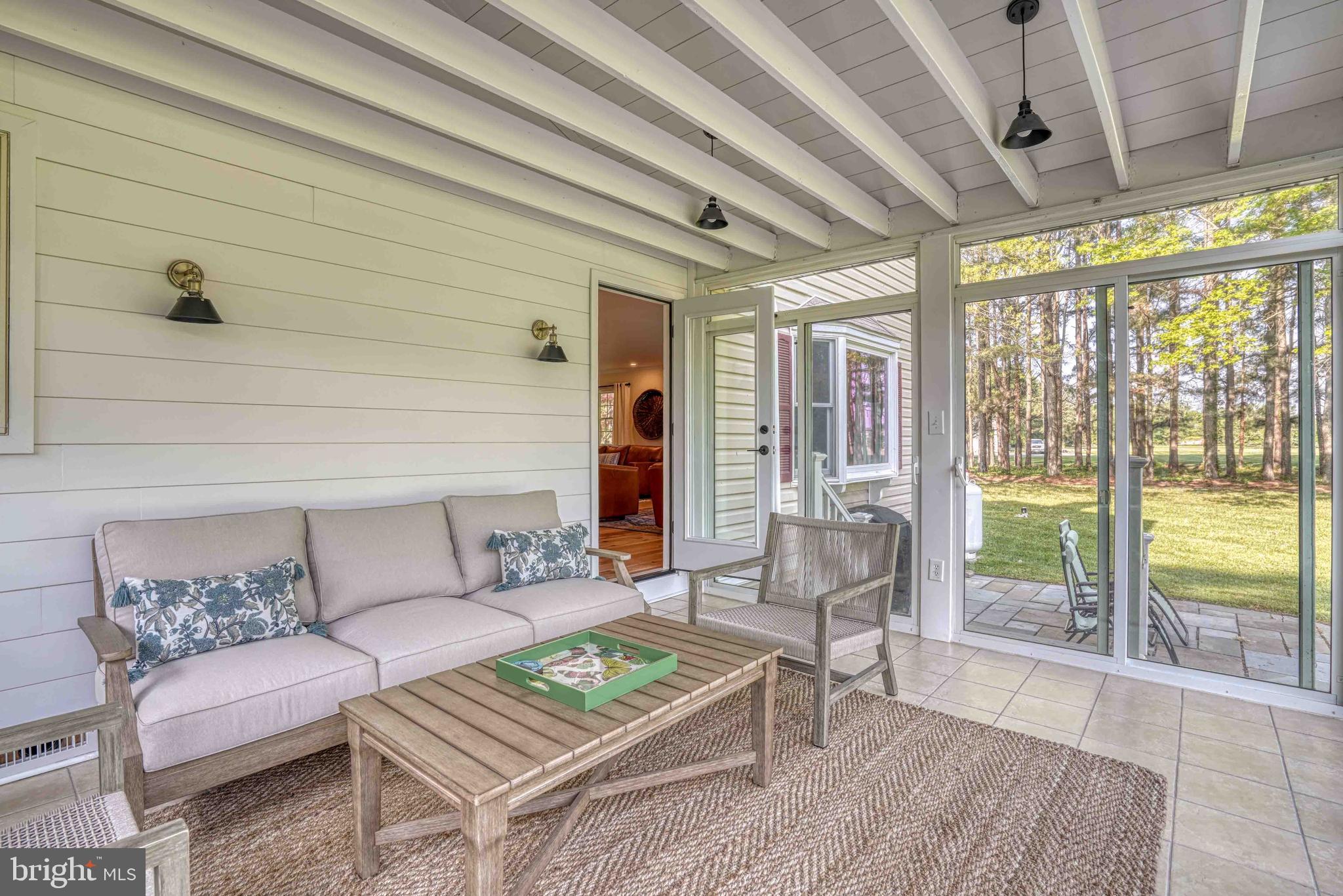 ARCADIA SHORES - Residential Lease