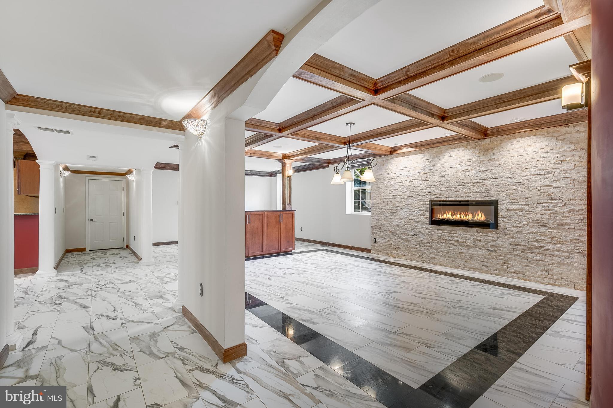 KINGS MANOR - Residential