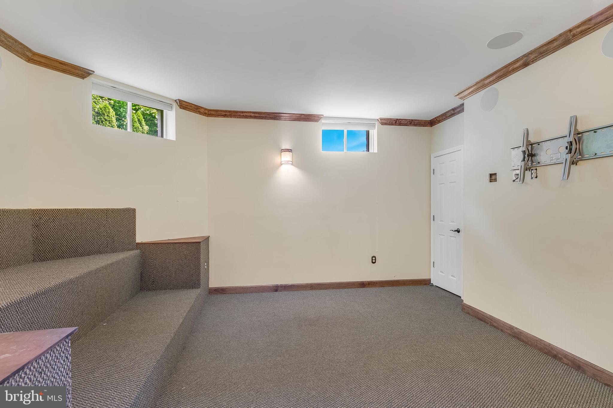 KINGS MANOR - Residential