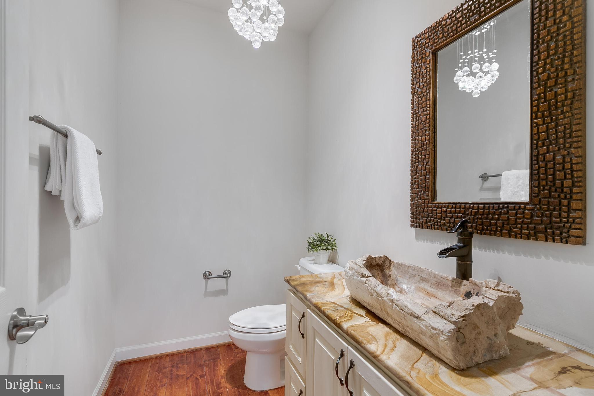 KINGS MANOR - Residential