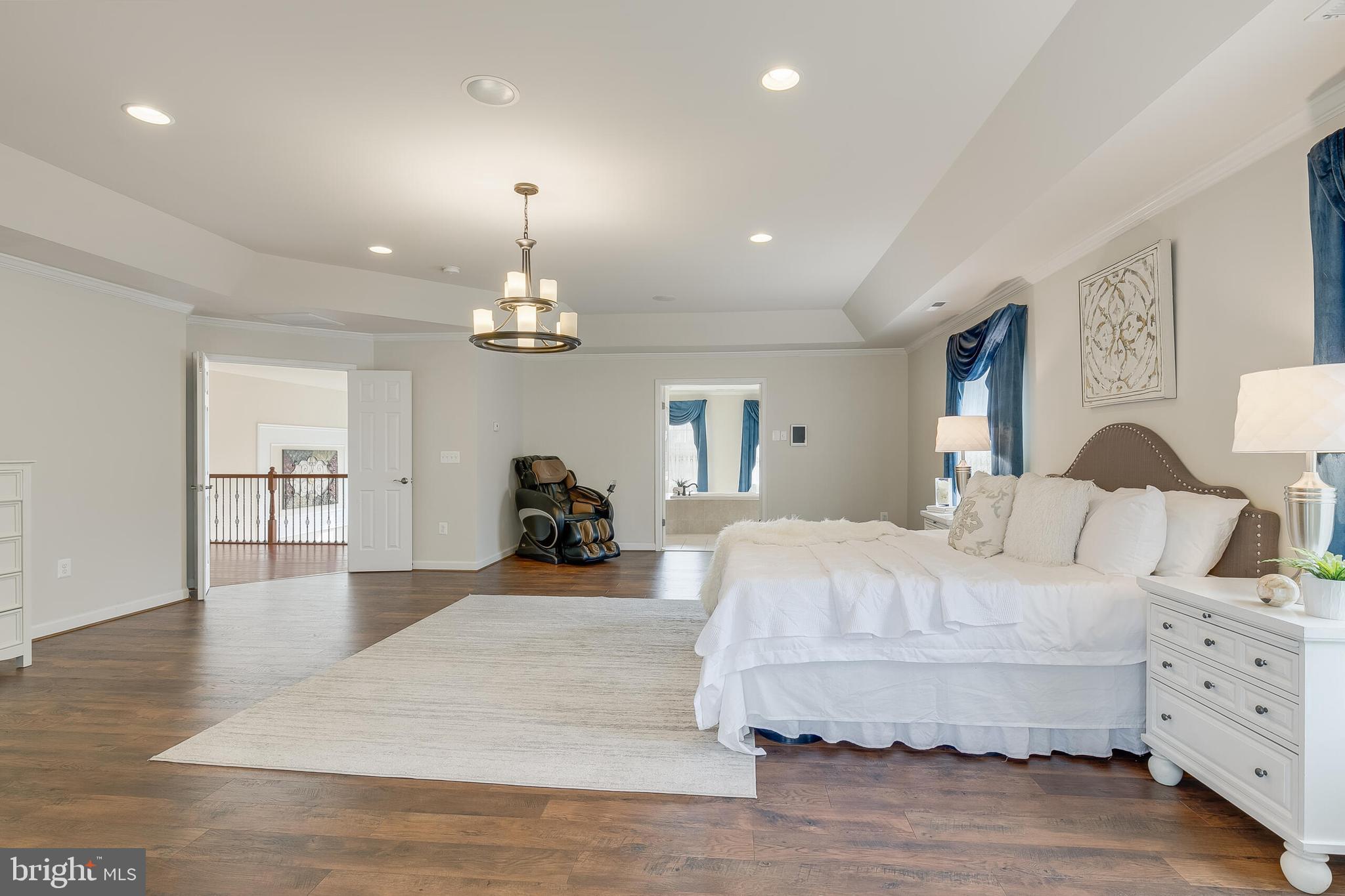 KINGS MANOR - Residential