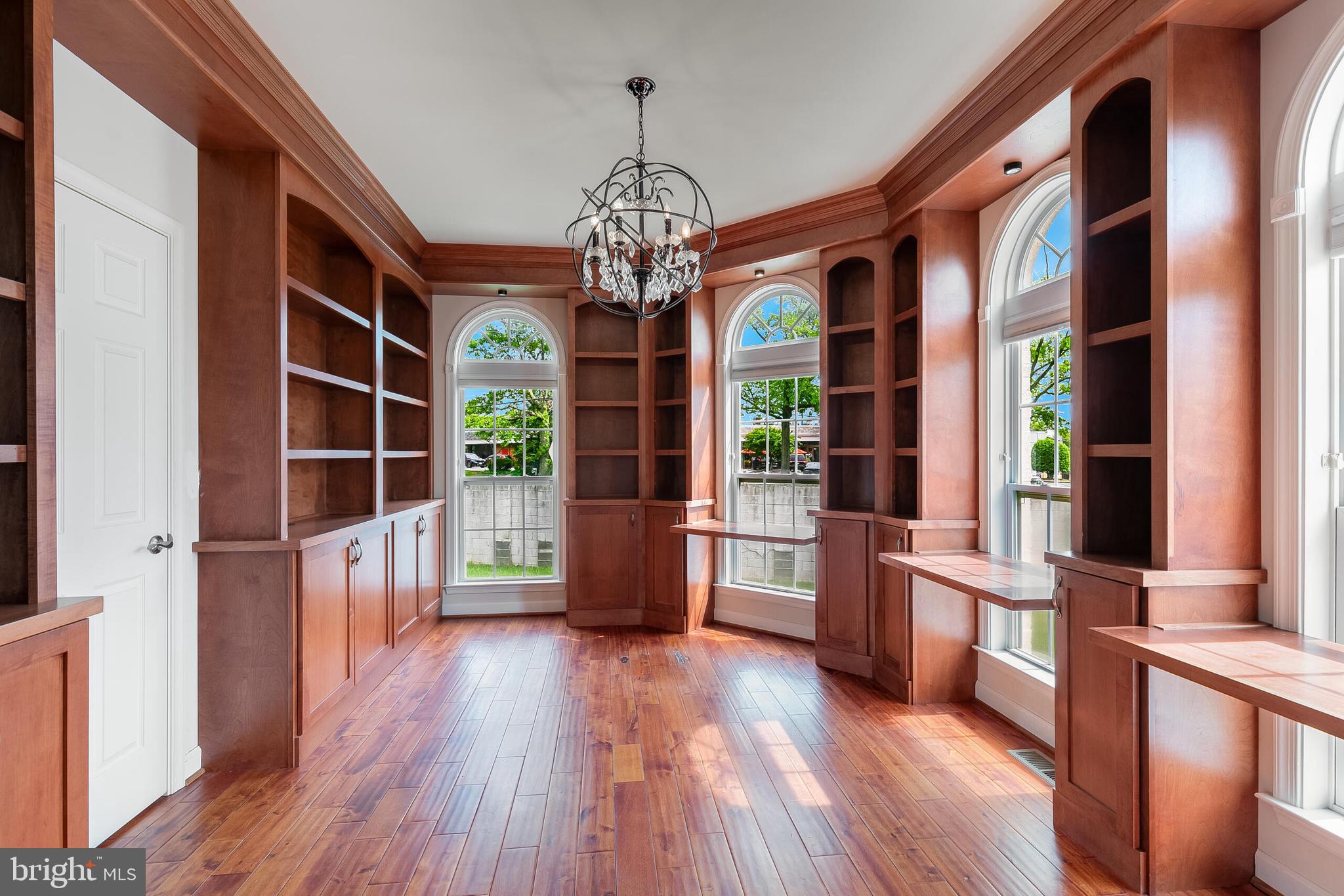 KINGS MANOR - Residential