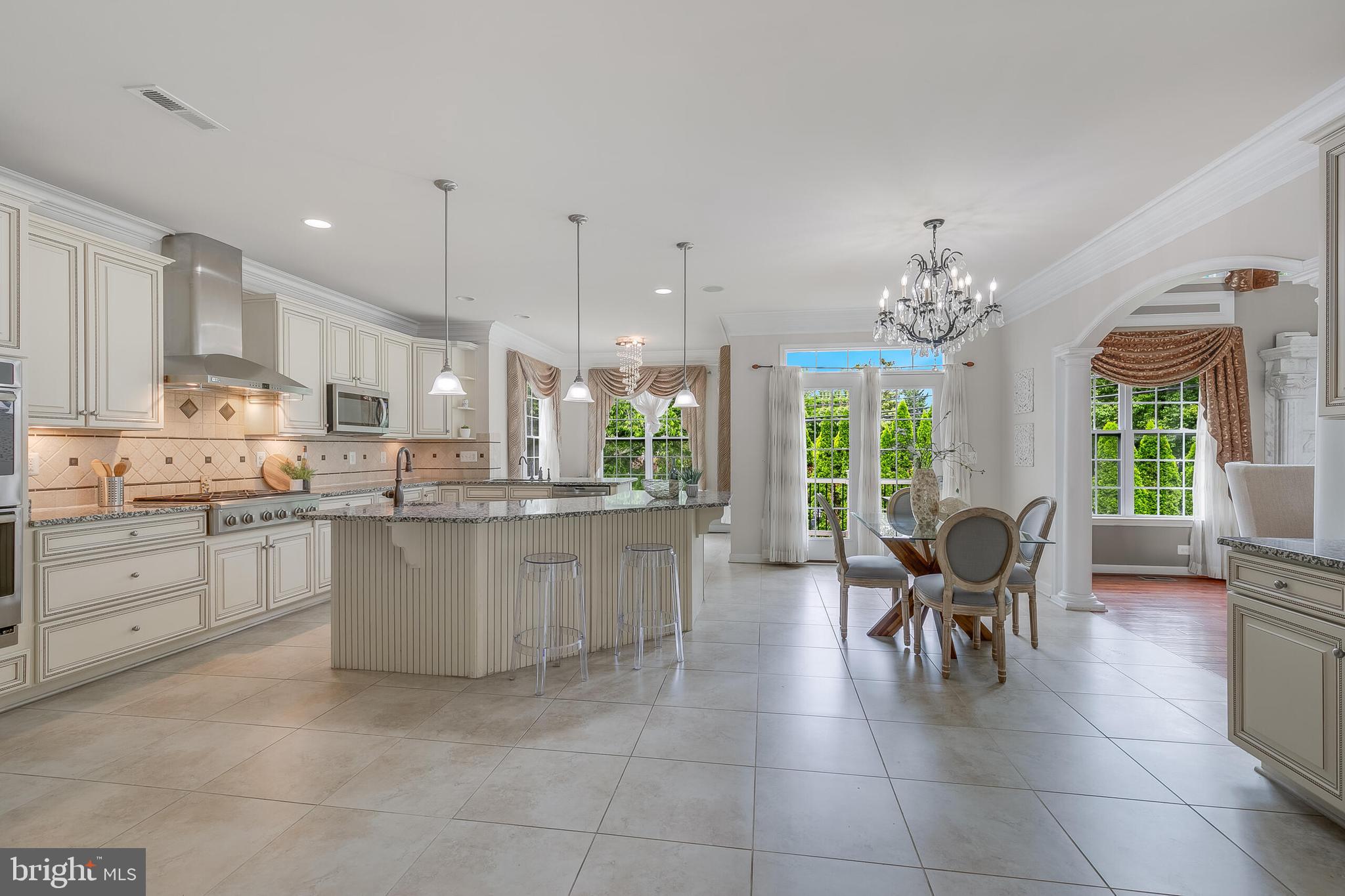 KINGS MANOR - Residential