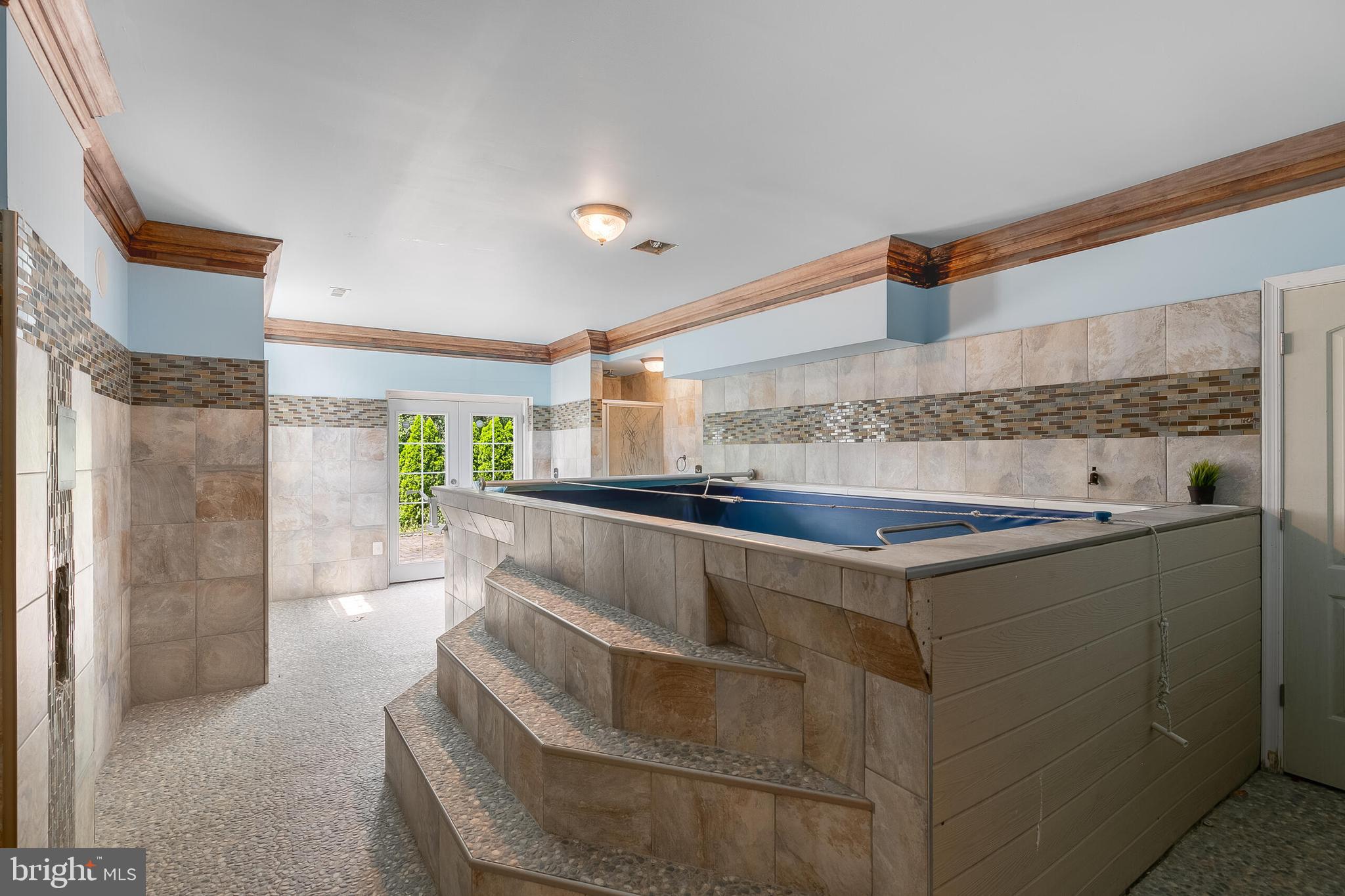 KINGS MANOR - Residential