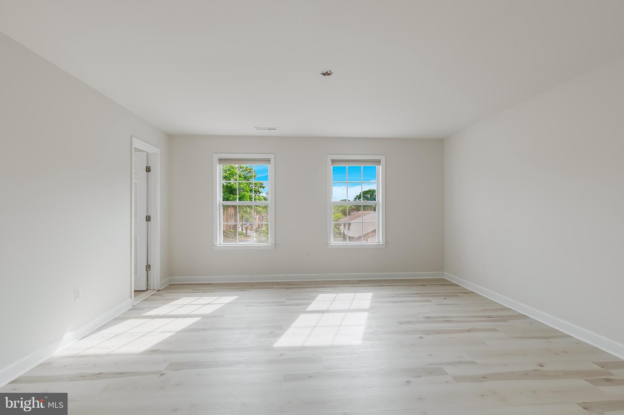 KINGS MANOR - Residential