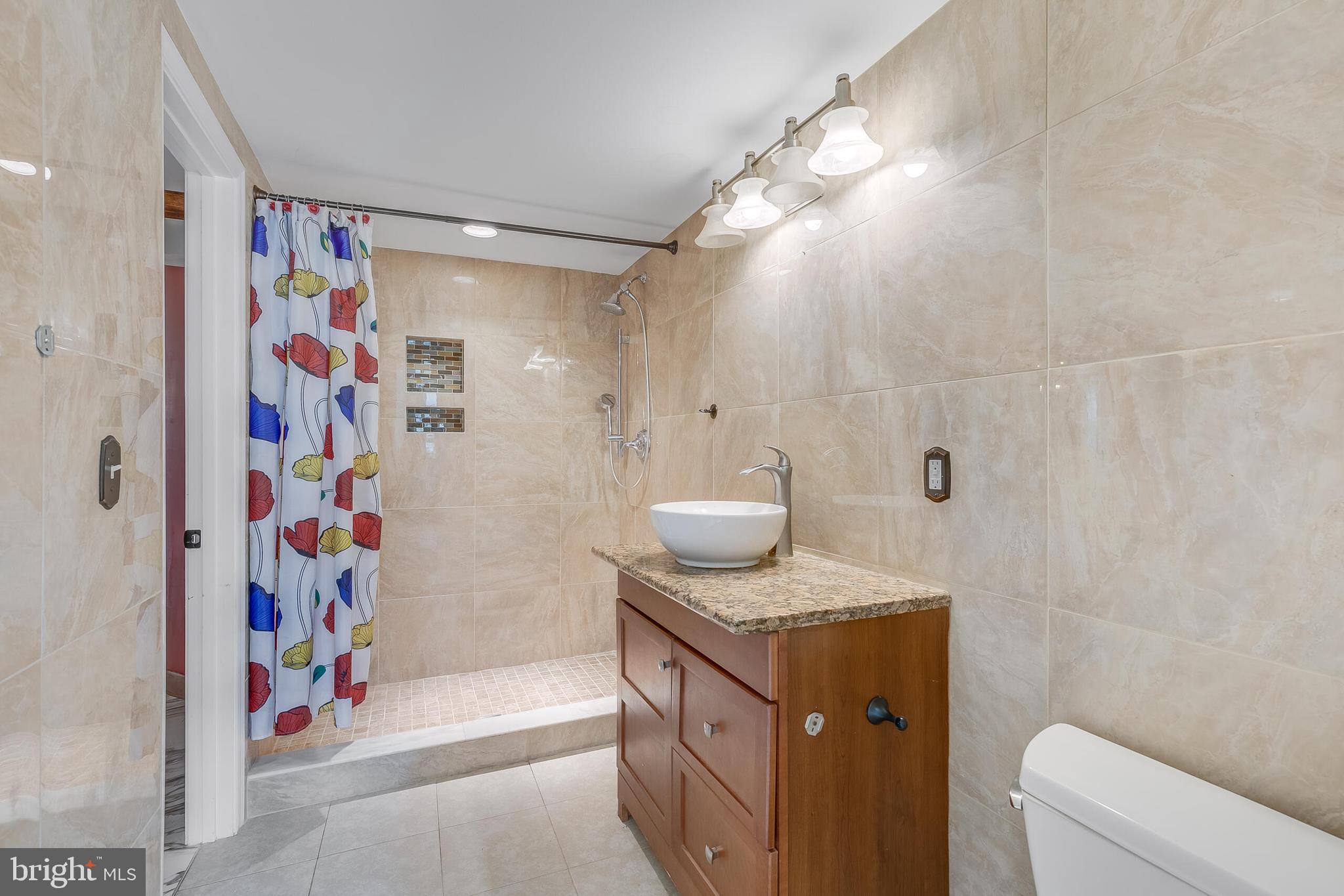 KINGS MANOR - Residential