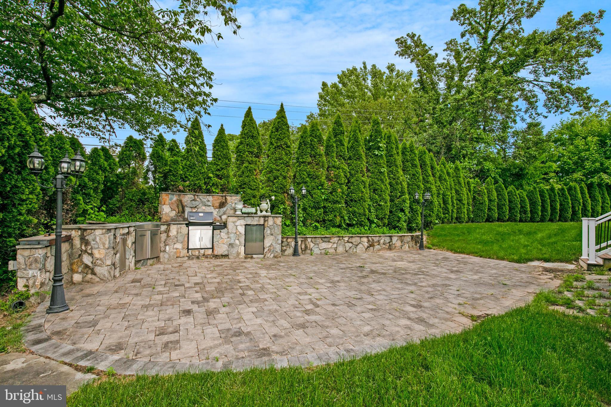 KINGS MANOR - Residential