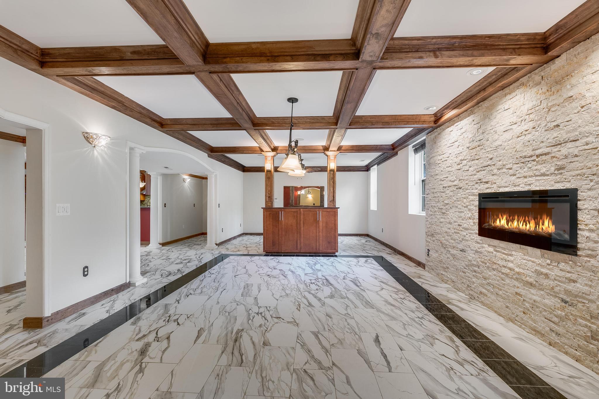 KINGS MANOR - Residential