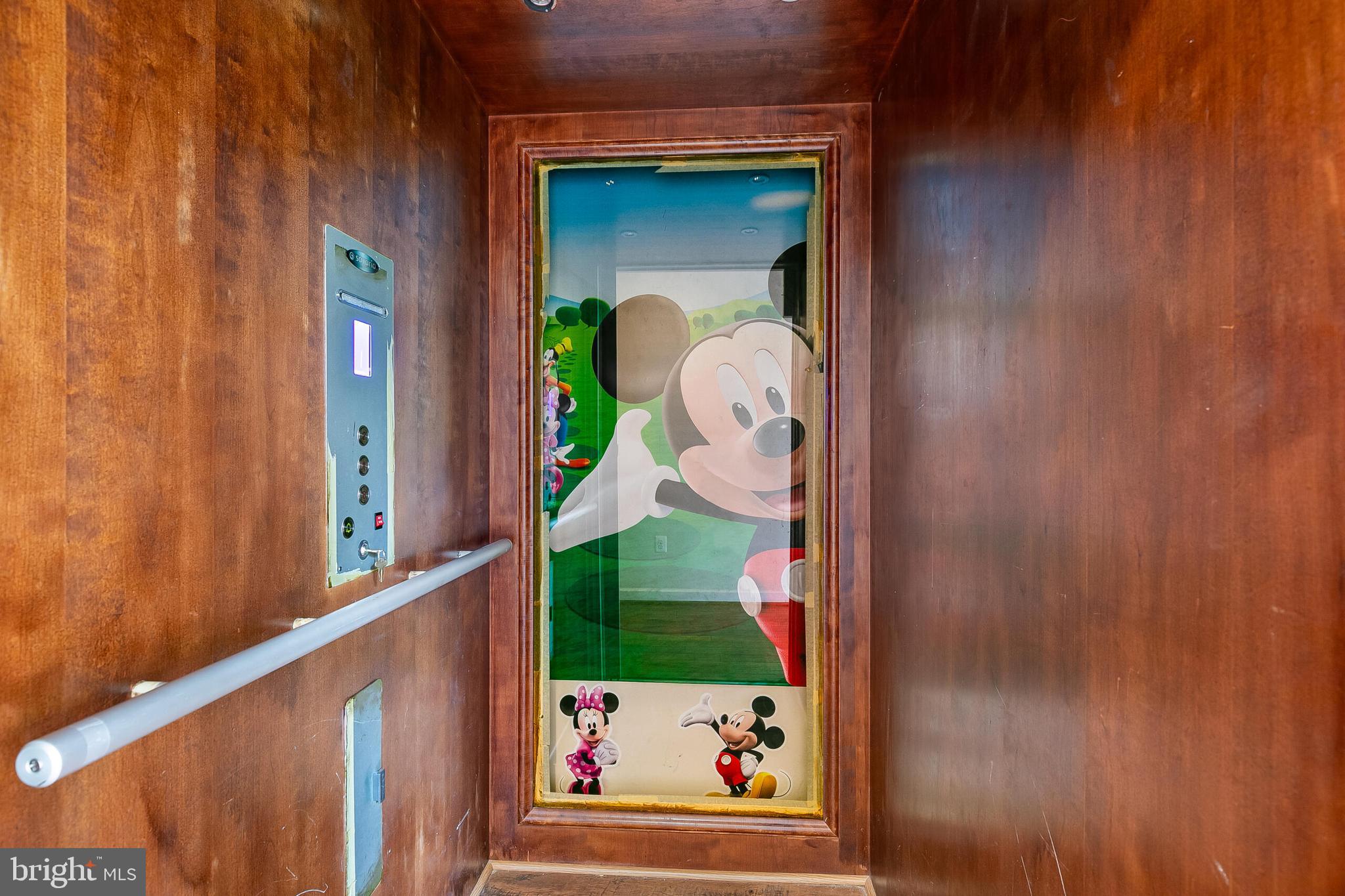 KINGS MANOR - Residential