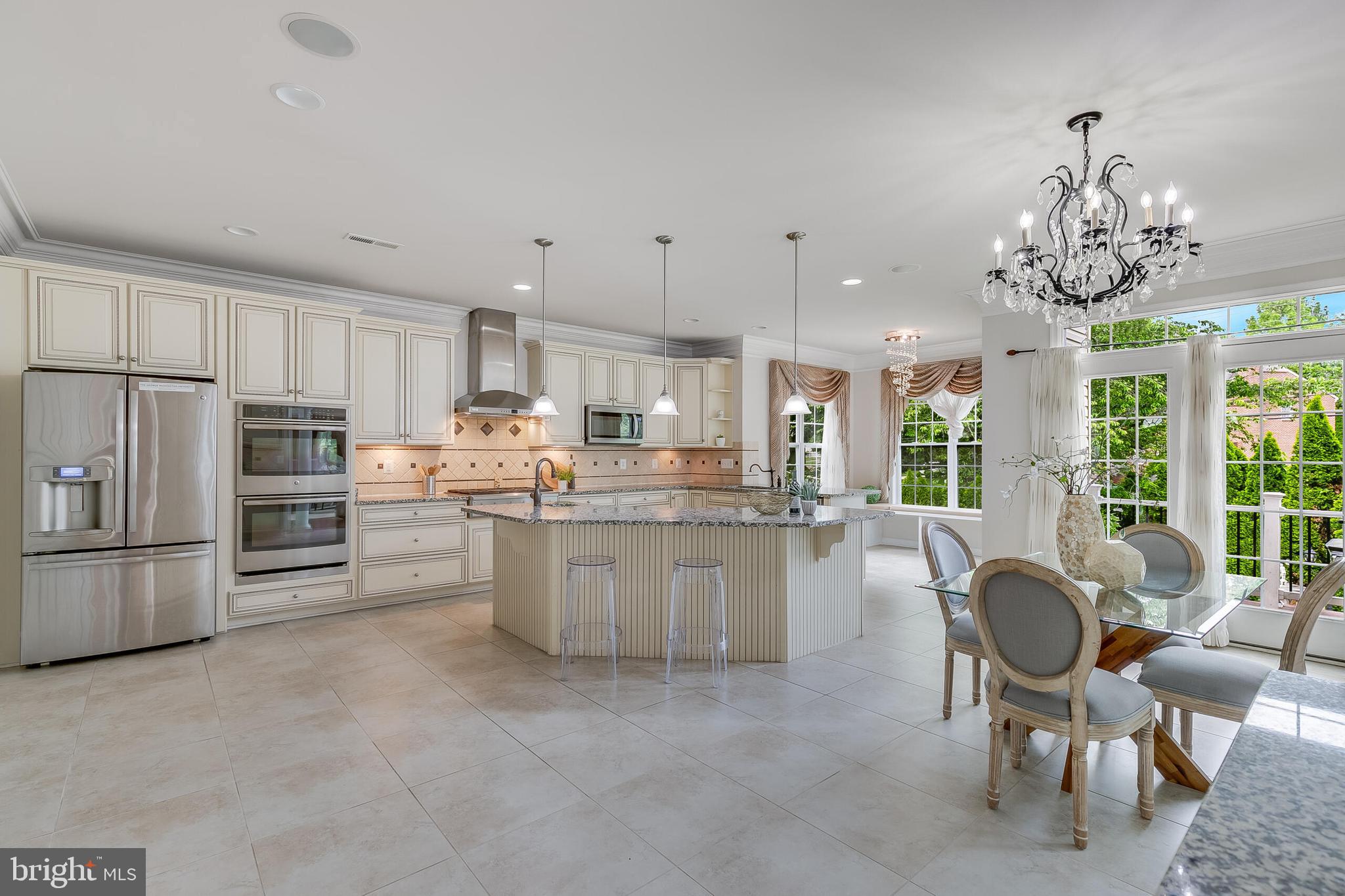 KINGS MANOR - Residential