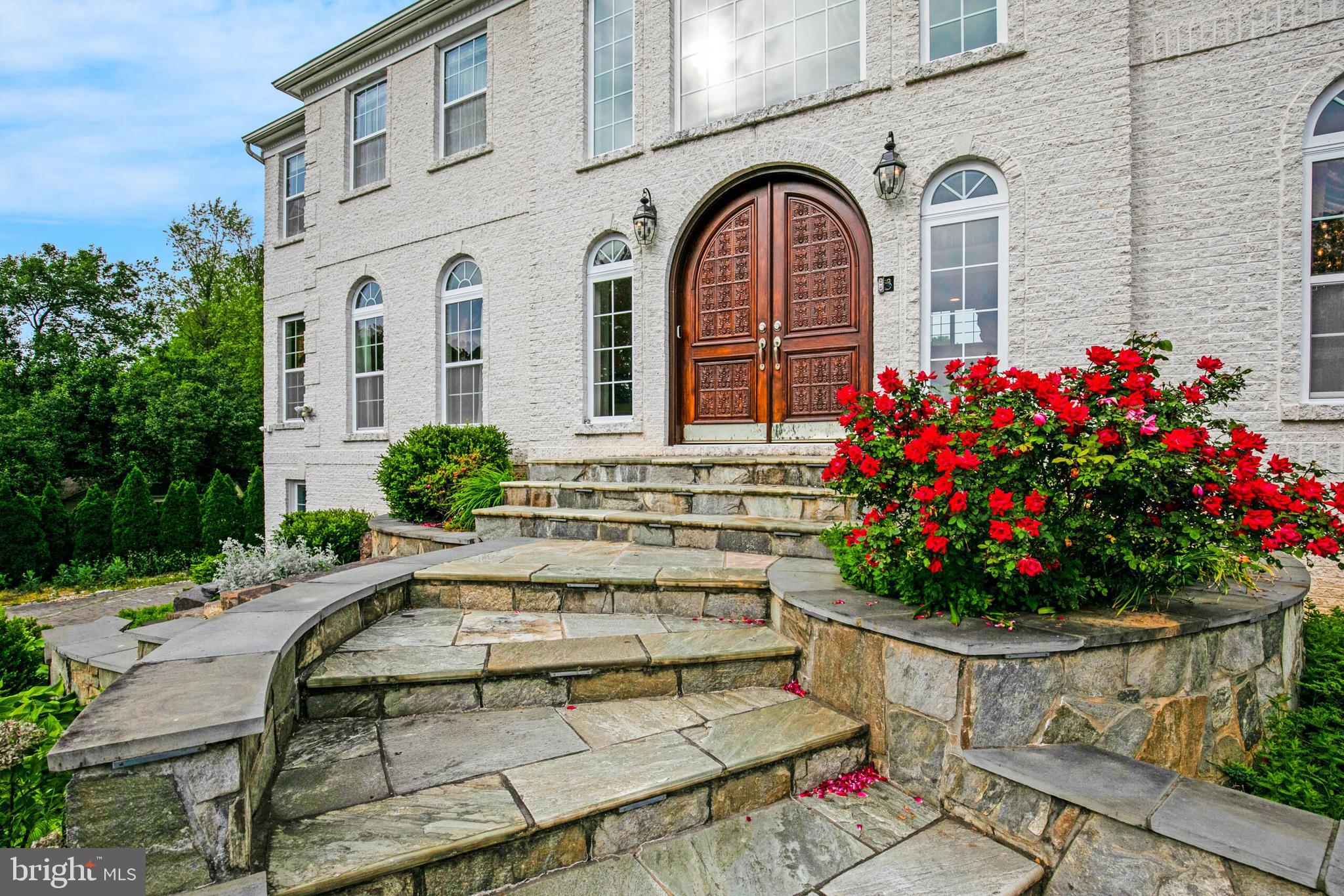 KINGS MANOR - Residential