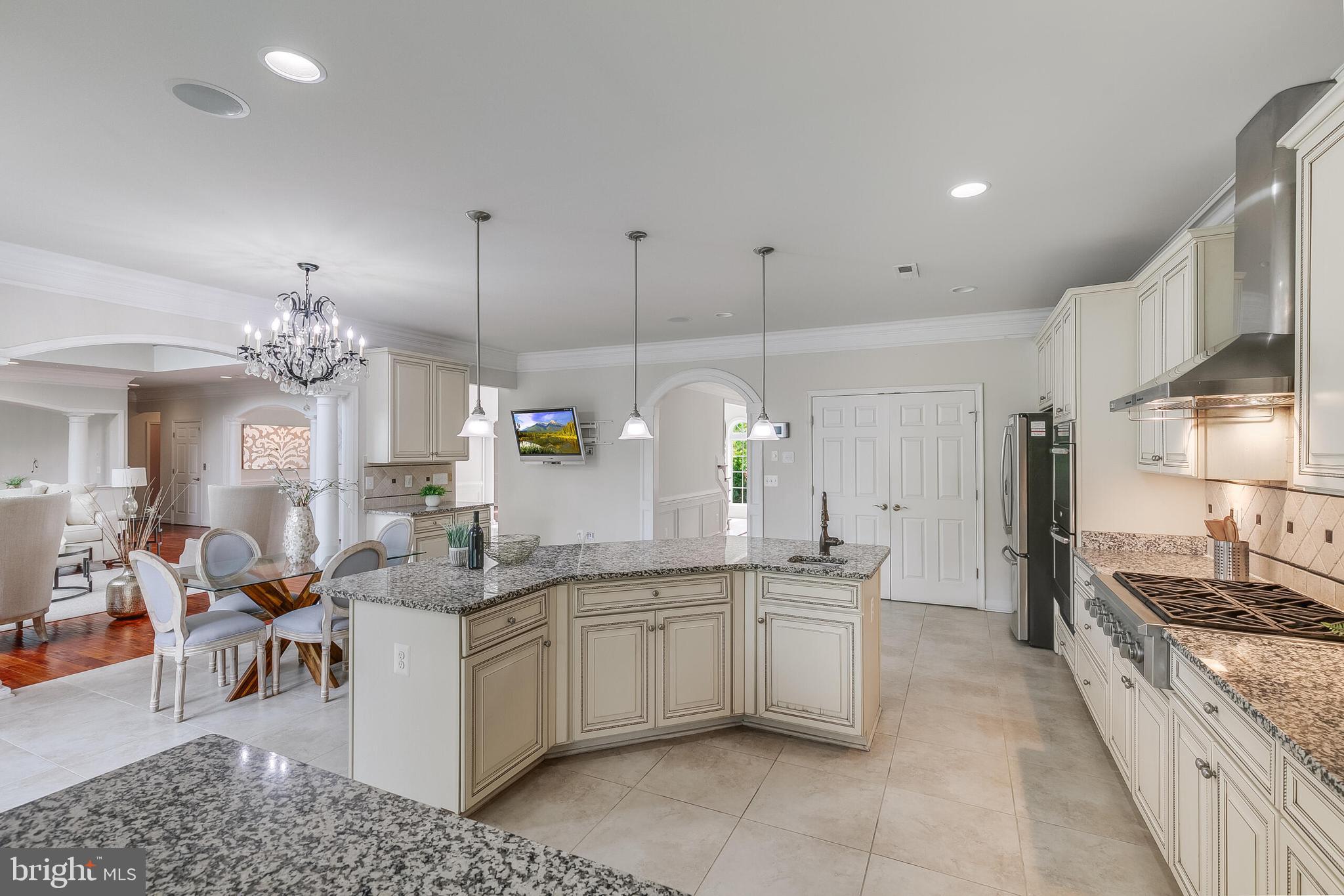 KINGS MANOR - Residential