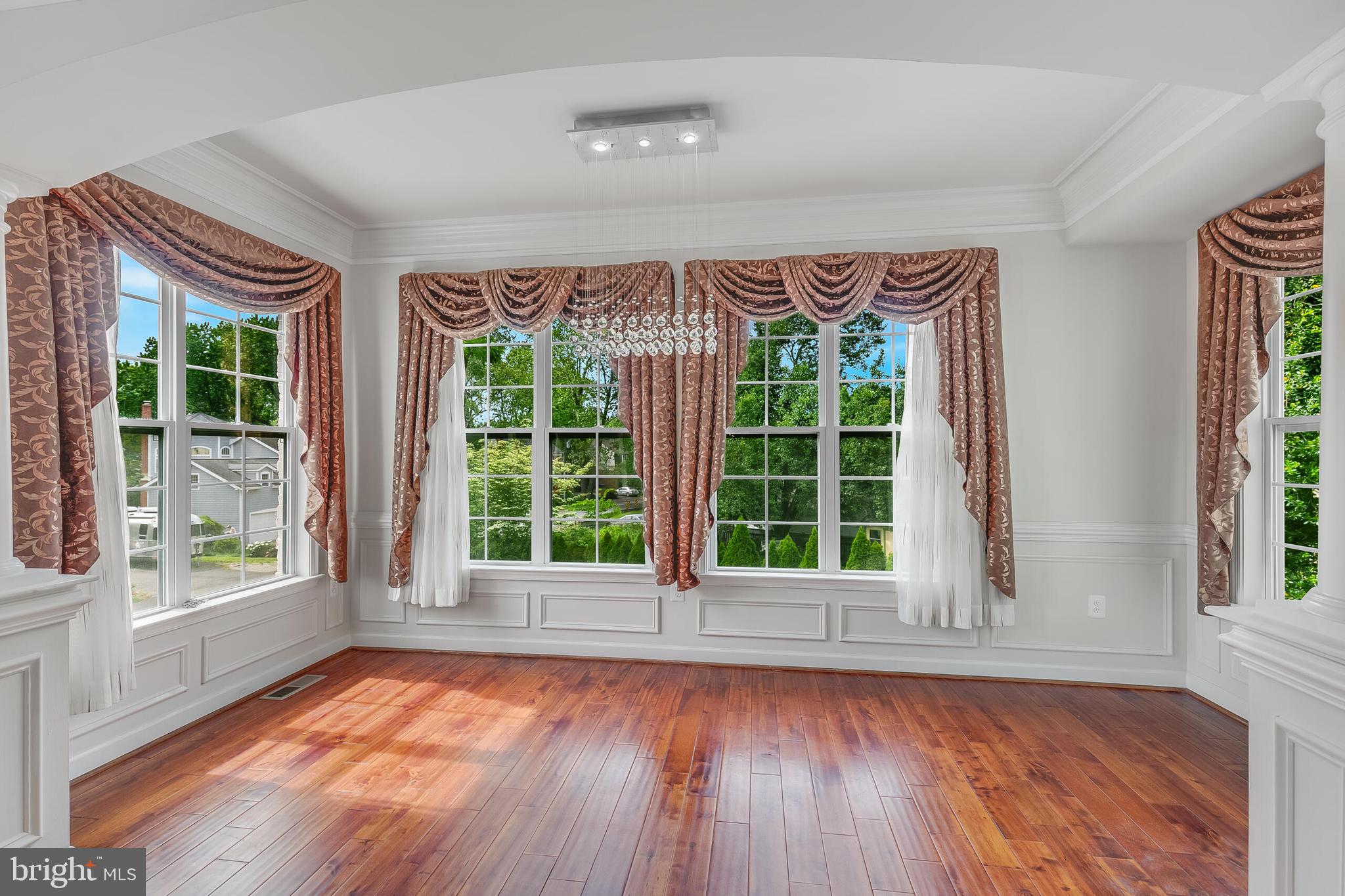 KINGS MANOR - Residential