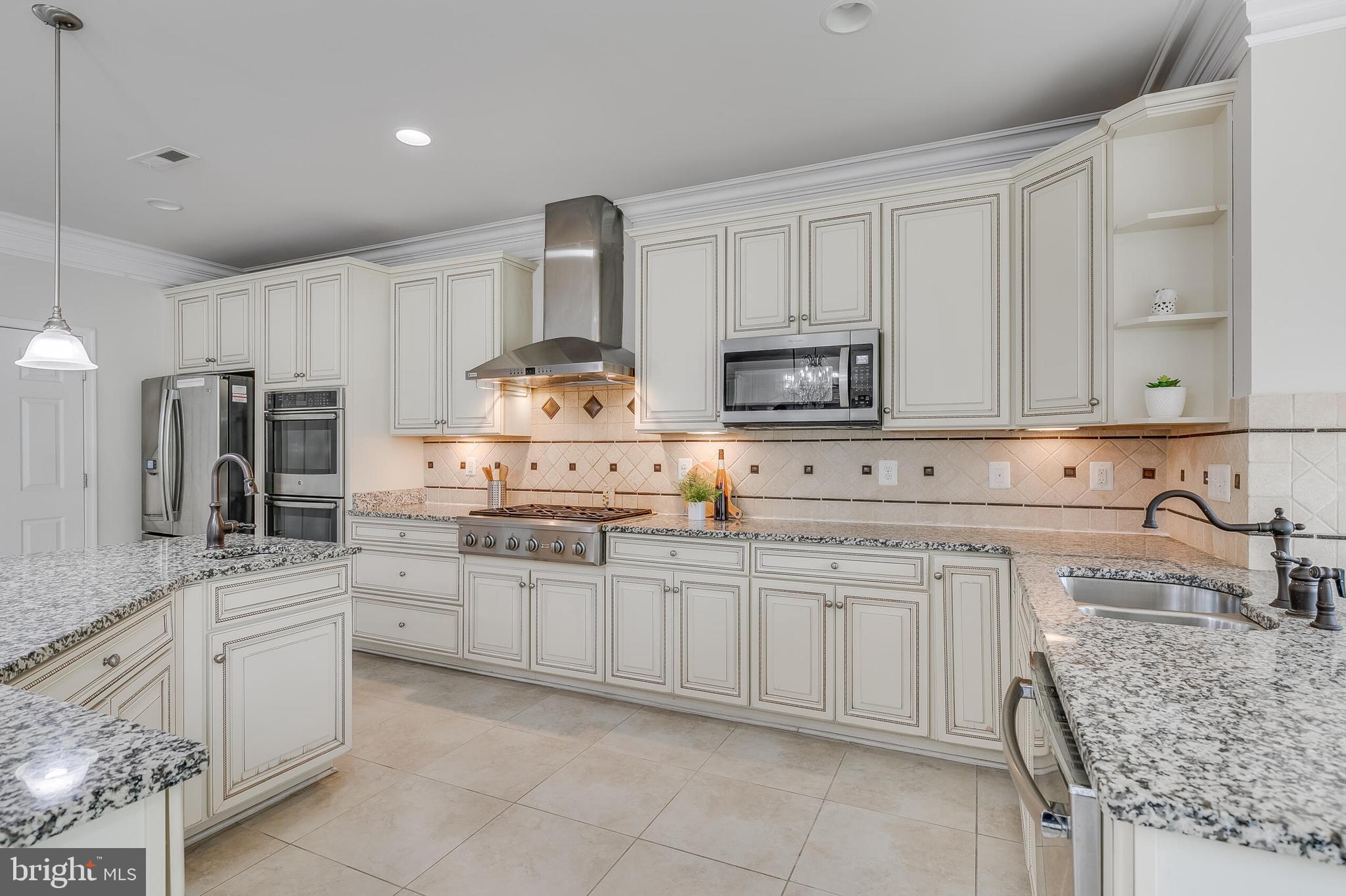 KINGS MANOR - Residential