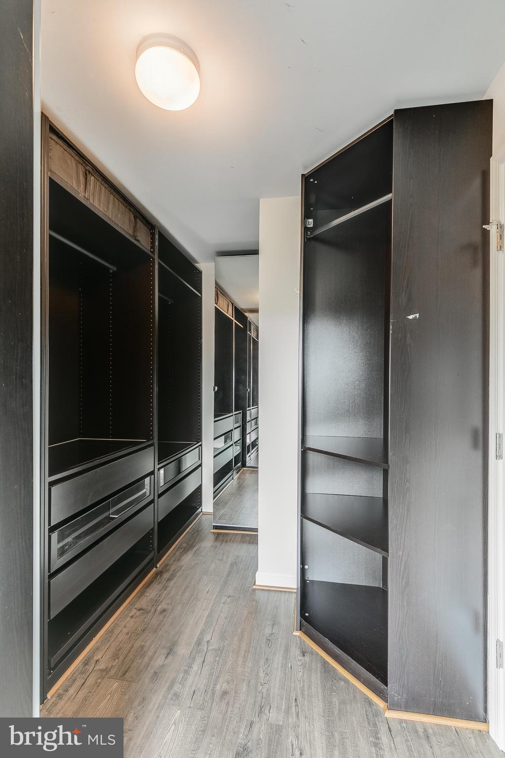 KINGS MANOR - Residential