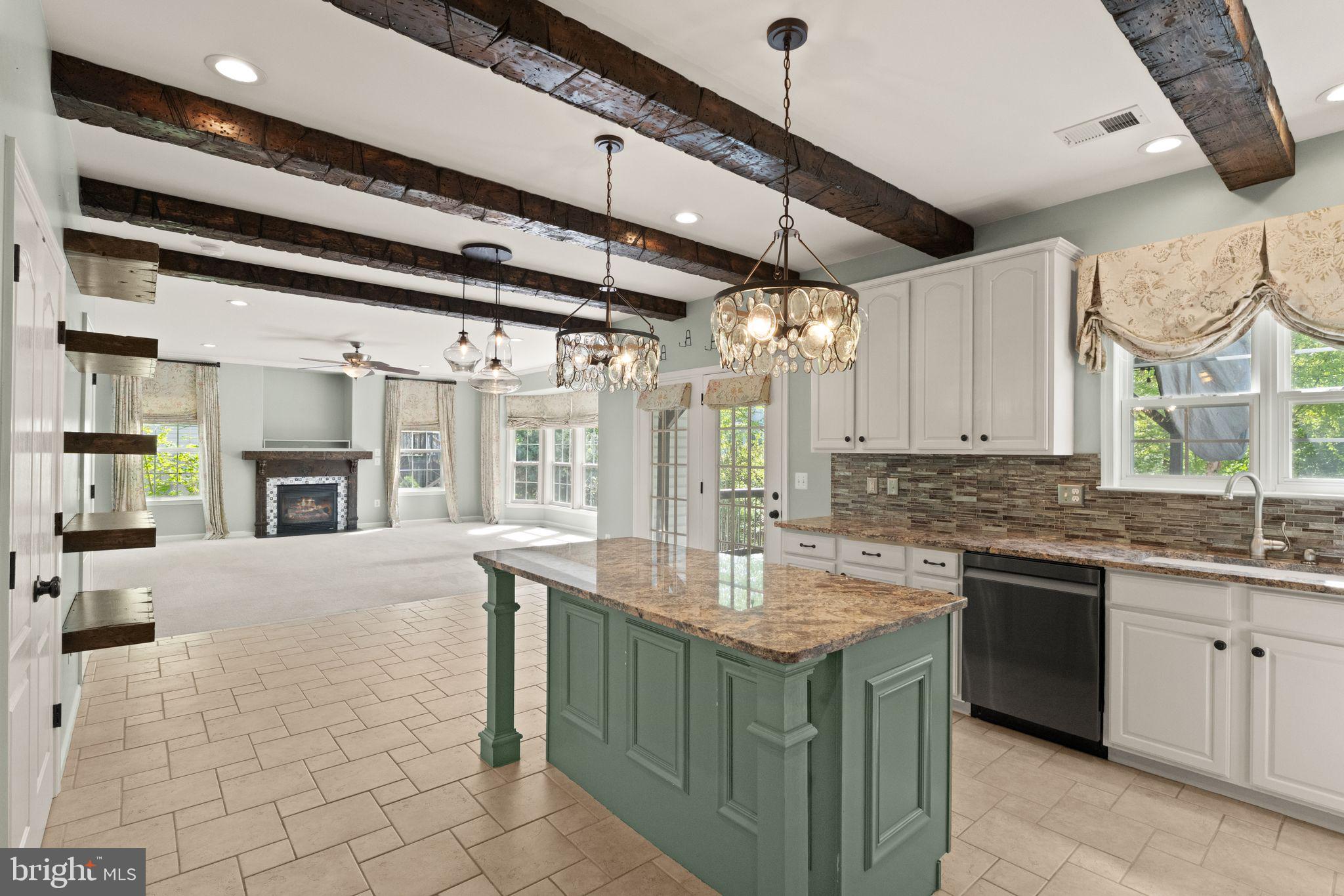 553 WINDERMERE DRIVE