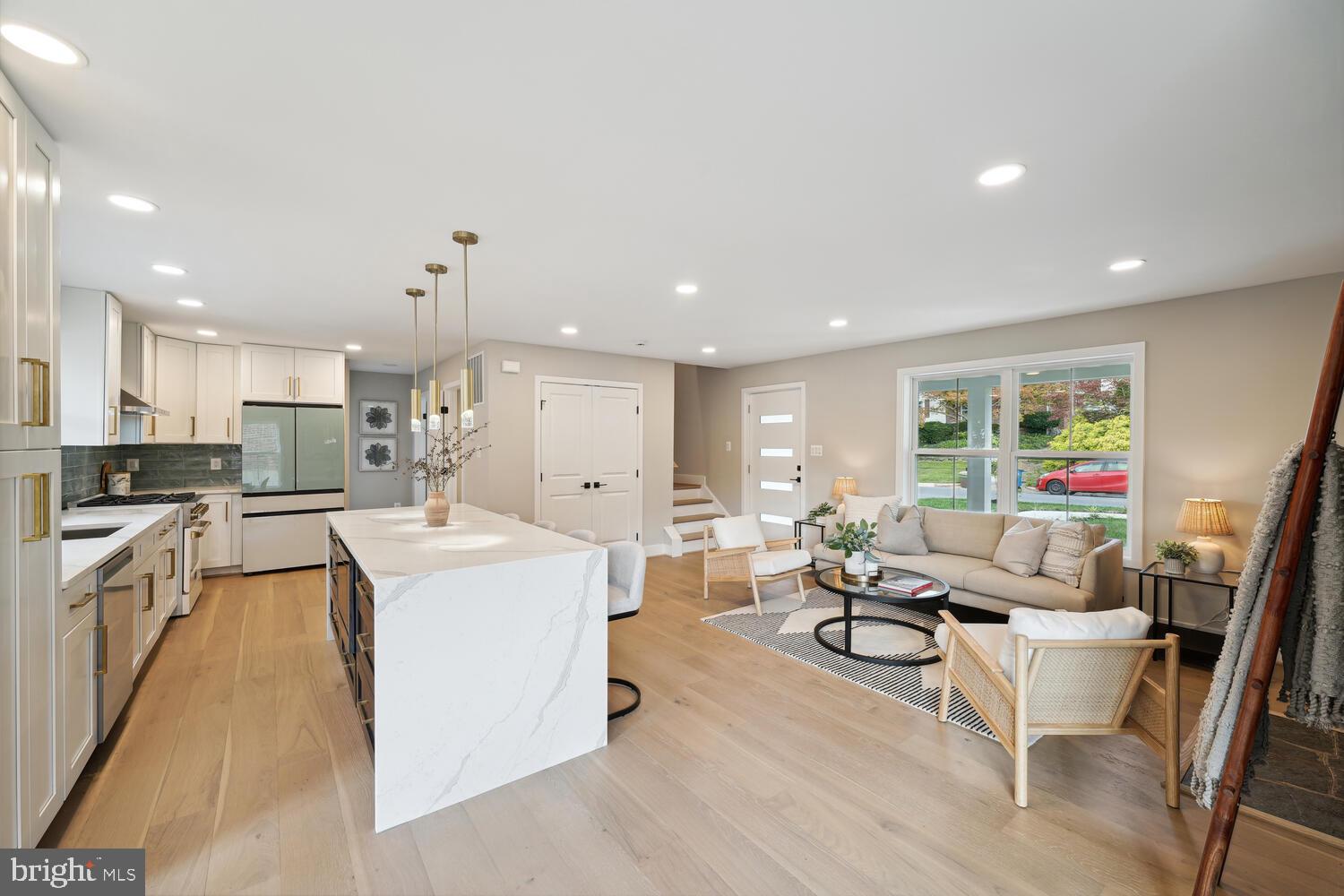 WOODSIDE - Residential