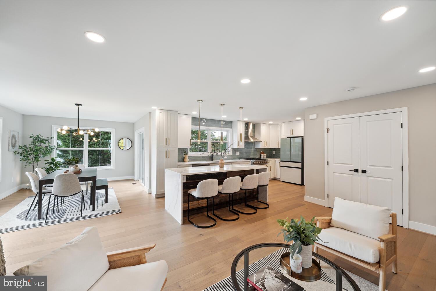 WOODSIDE - Residential