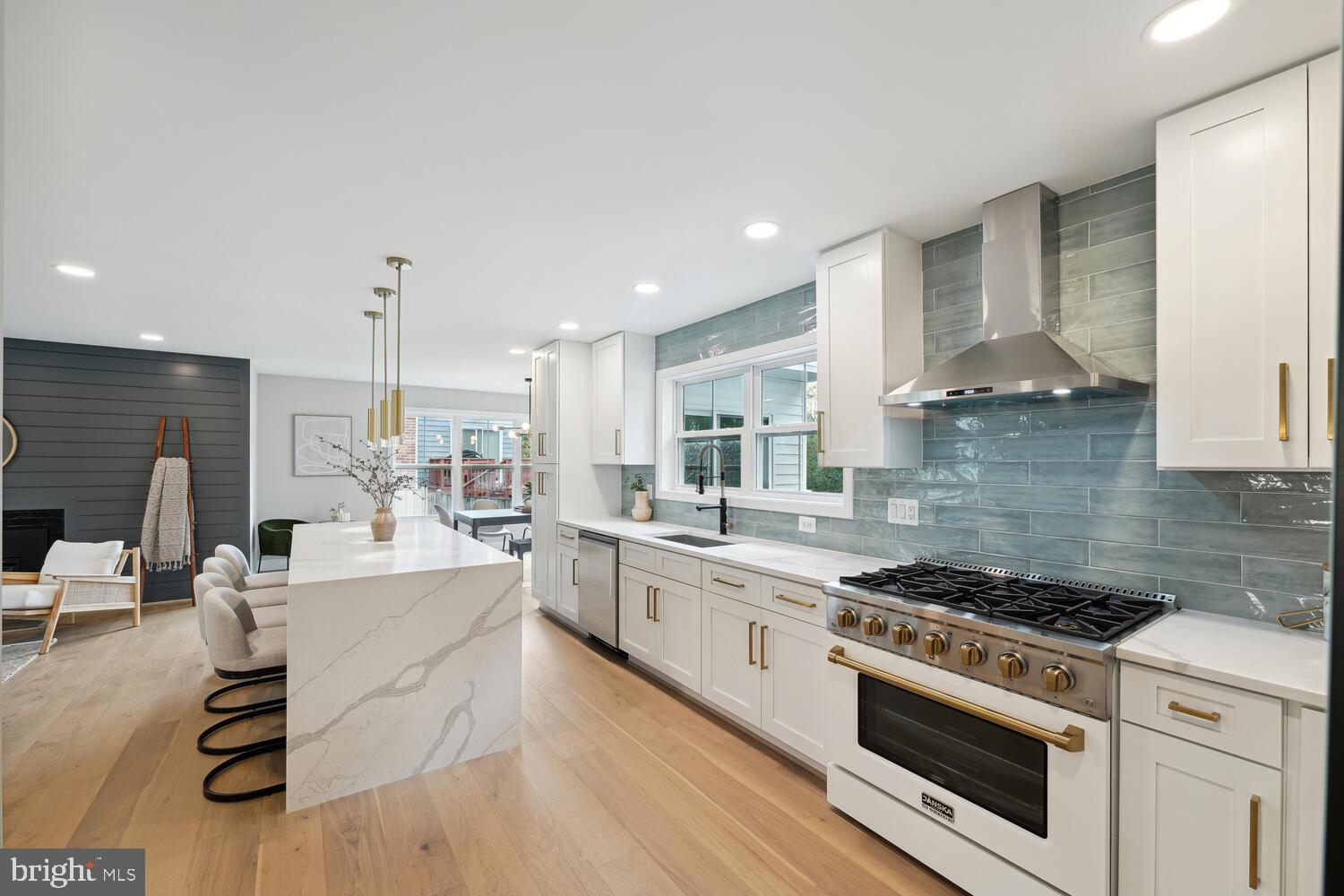 WOODSIDE - Residential