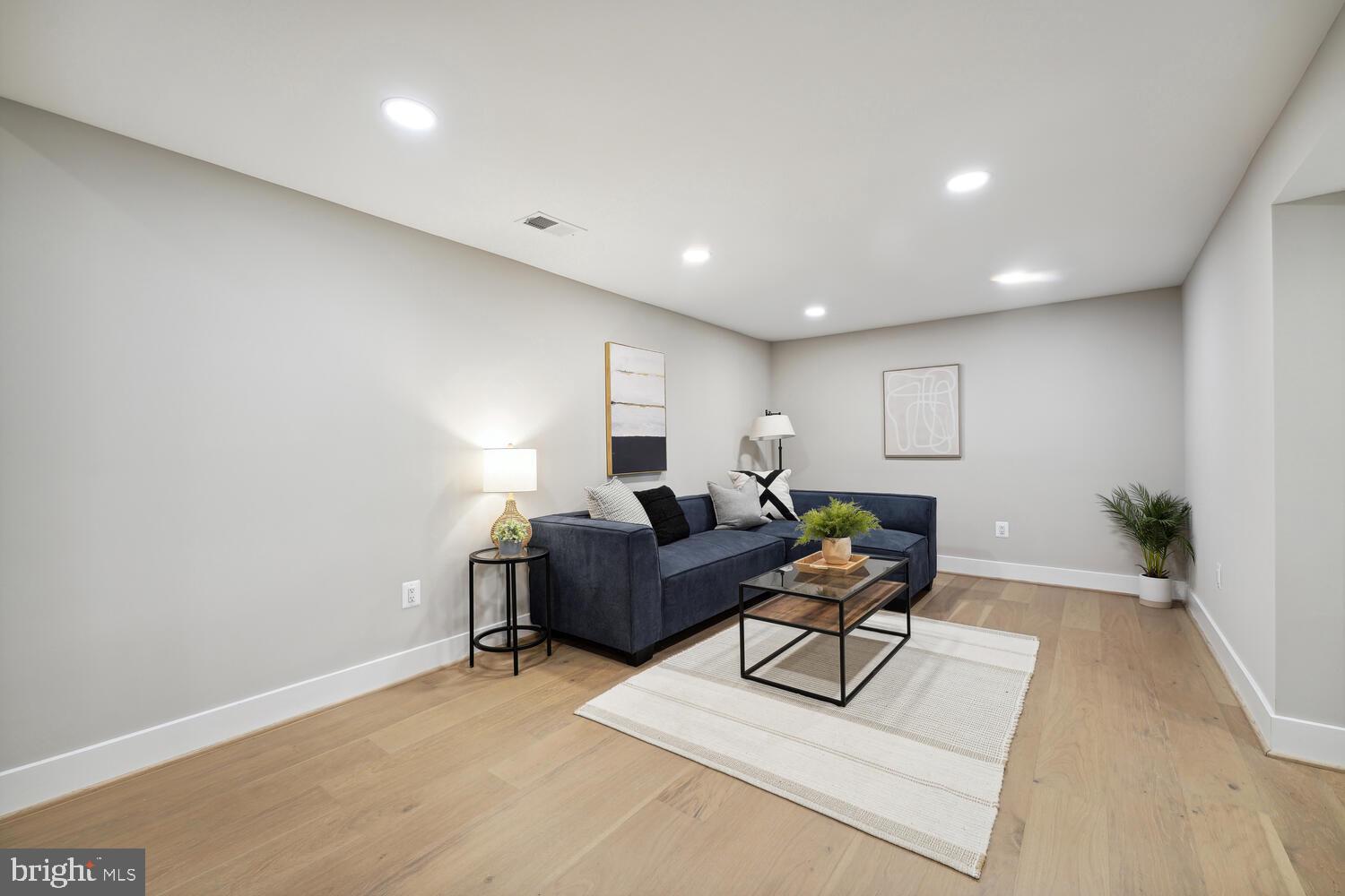 WOODSIDE - Residential