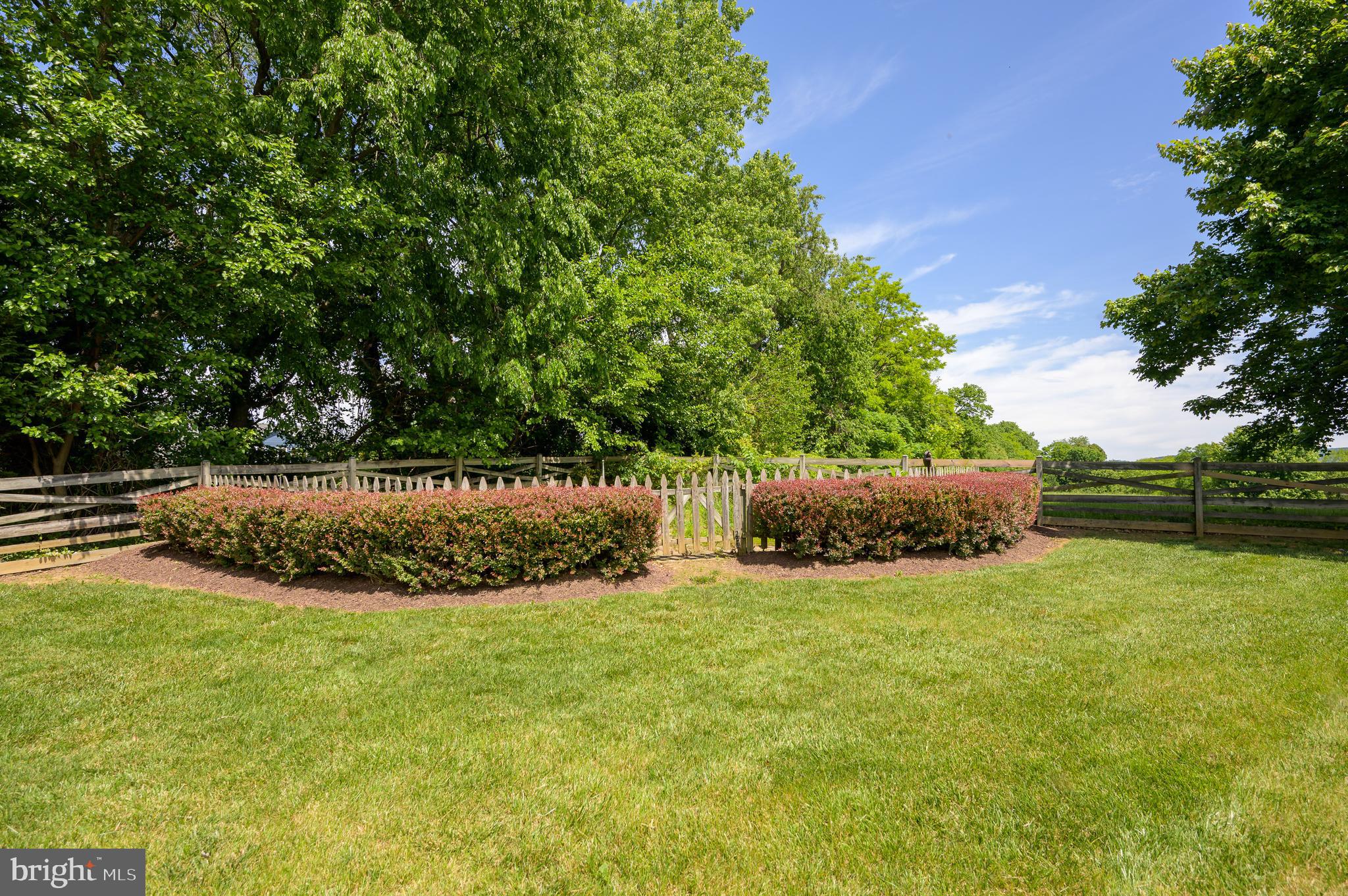 MEADOW BROOK - Residential