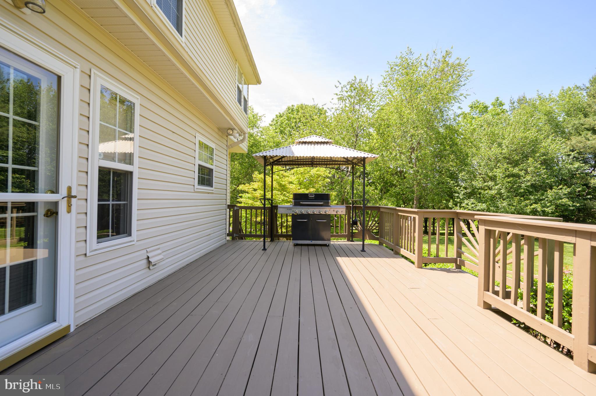 MEADOW BROOK - Residential