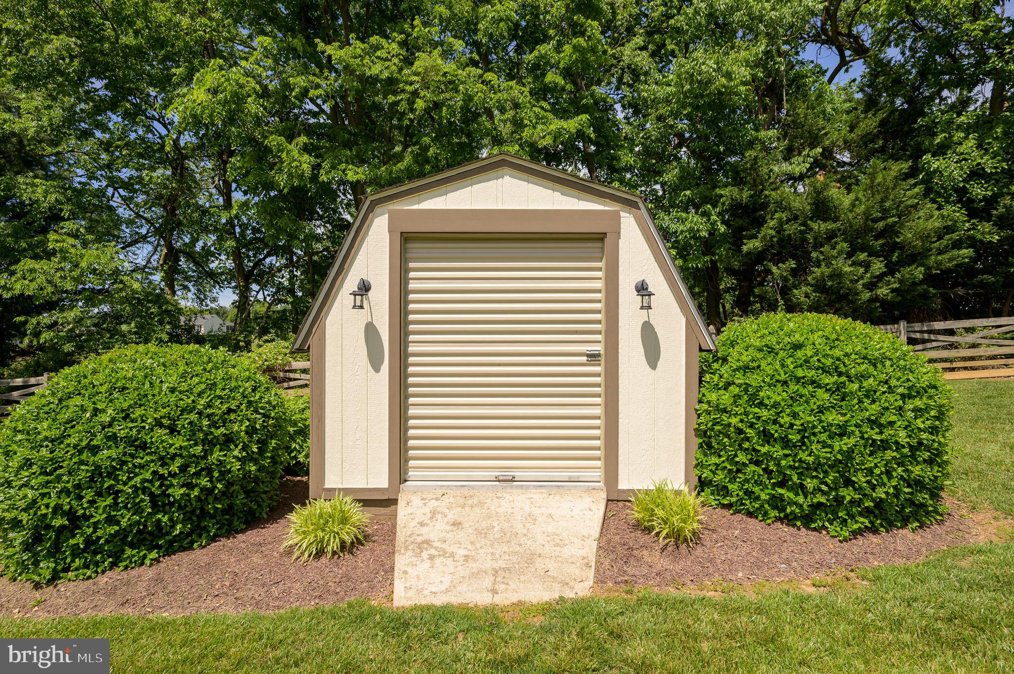 MEADOW BROOK - Residential