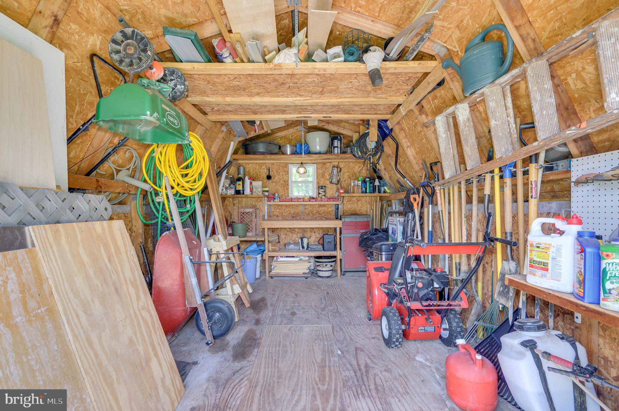 MEADOW BROOK - Residential